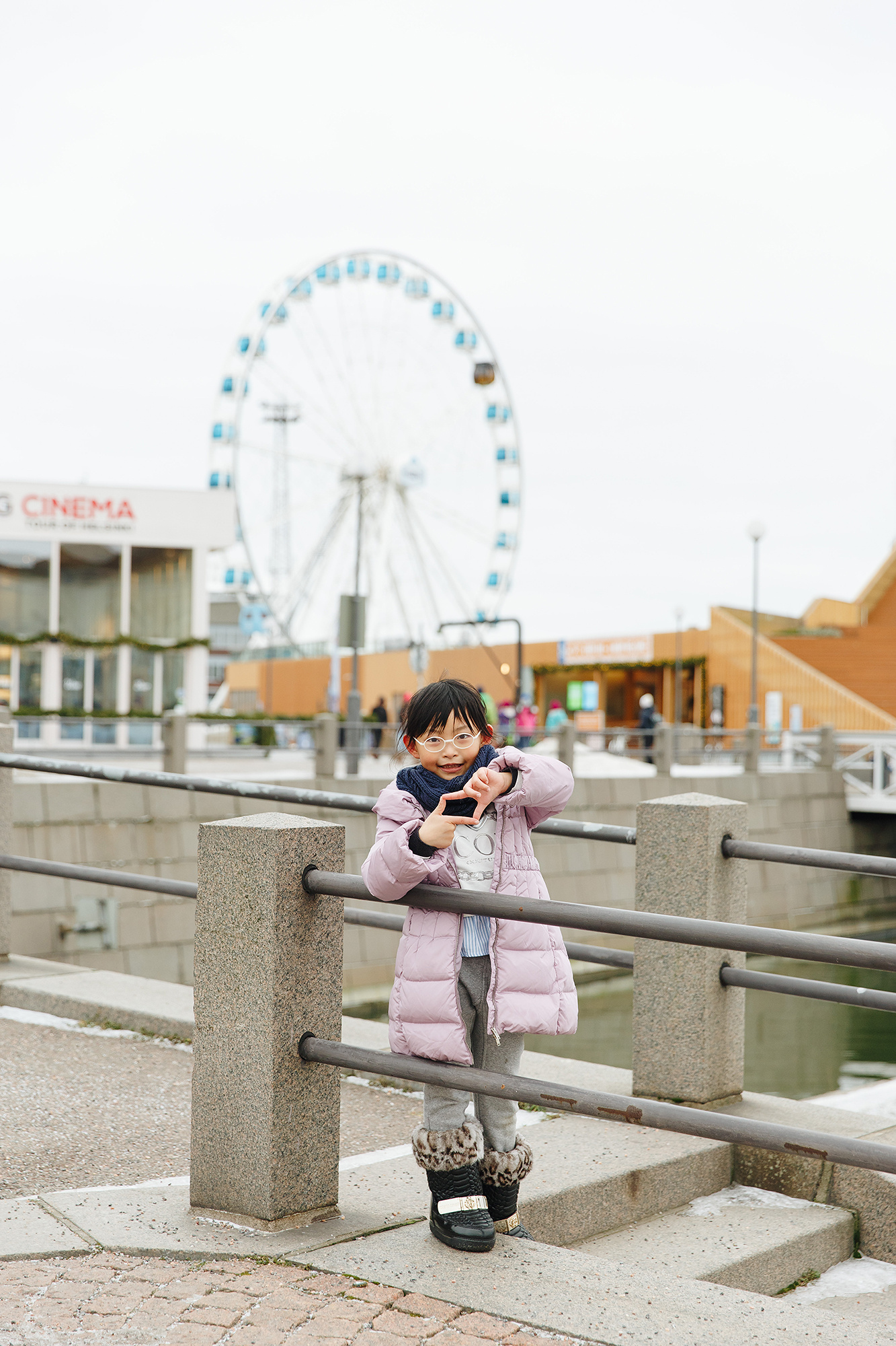 Family session in Helsinki city center/ photographer in Helsinki