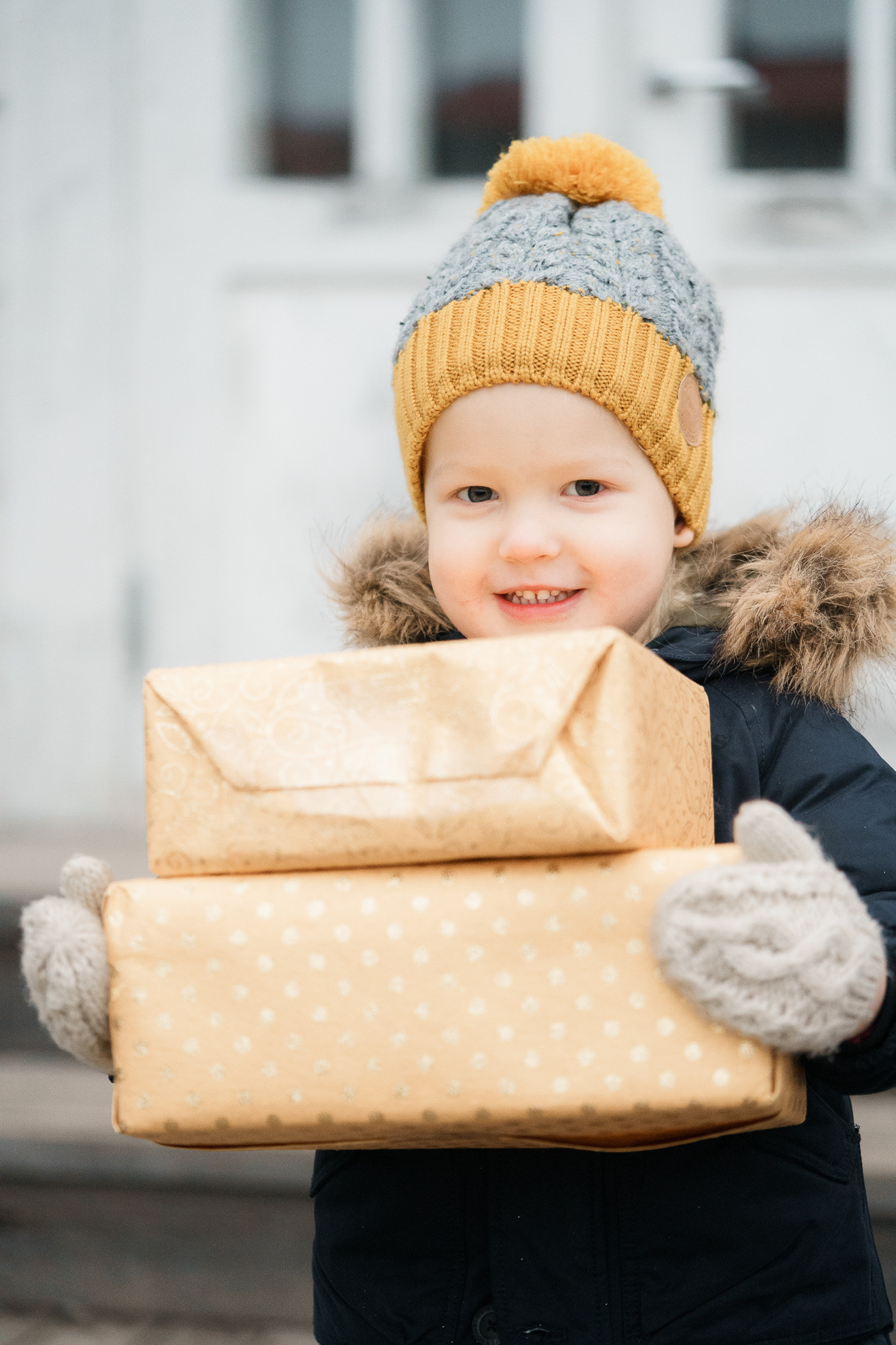 Jouluaiheinen lapsikuvaus miljöössä