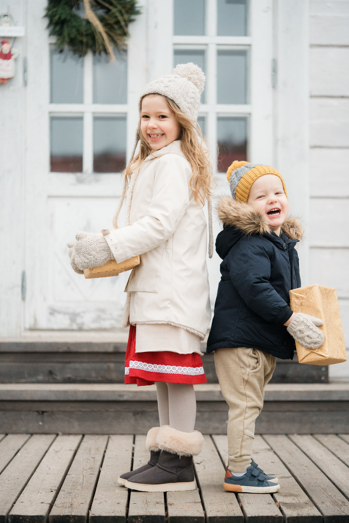 Jouluaiheinen lapsikuvaus miljöössä