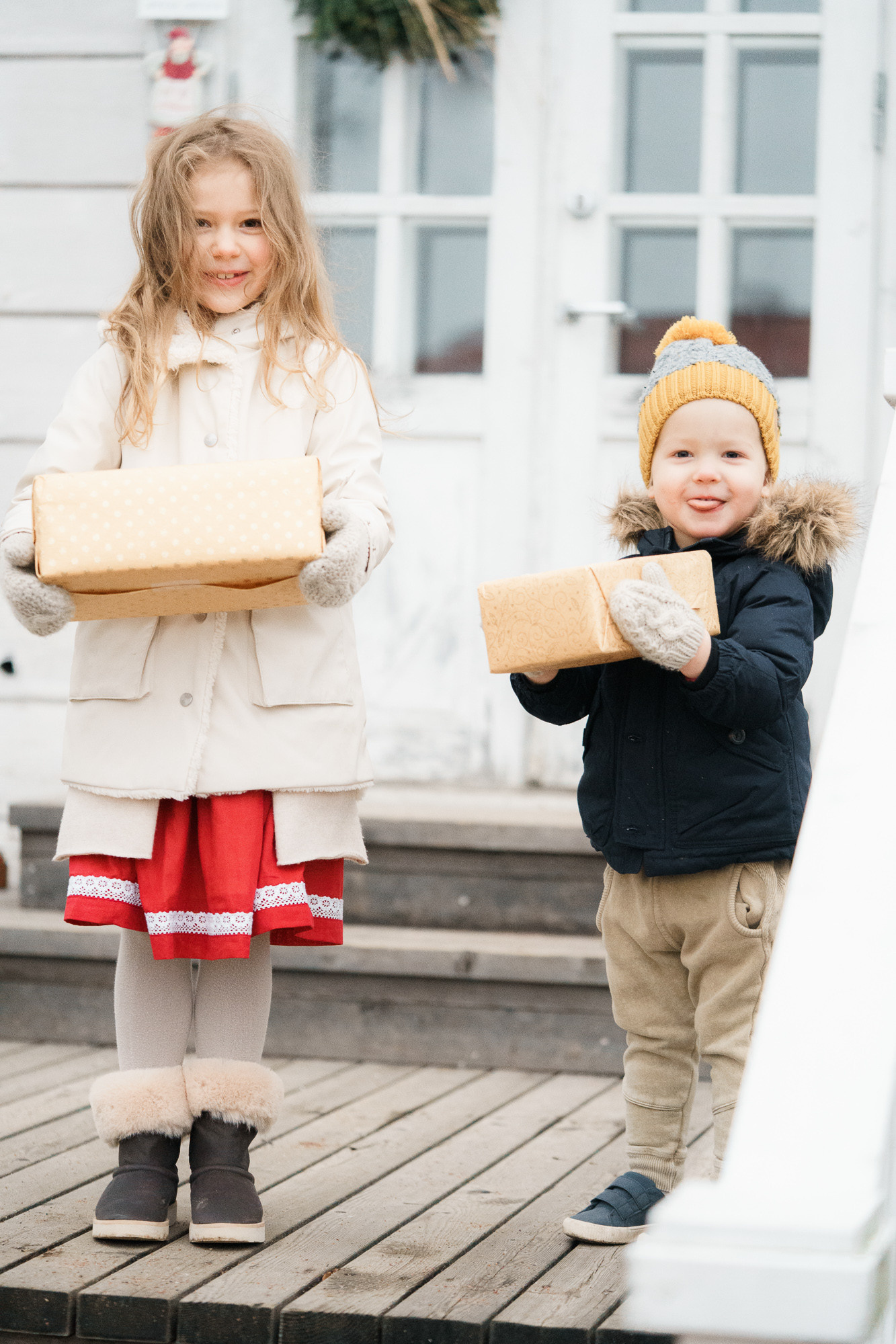 Jouluaiheinen lapsikuvaus miljöössä