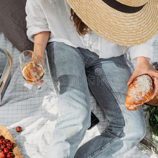 Полуничний фотопікнік 2021. Сімейний фотограф Київ Наталія Шкаврон