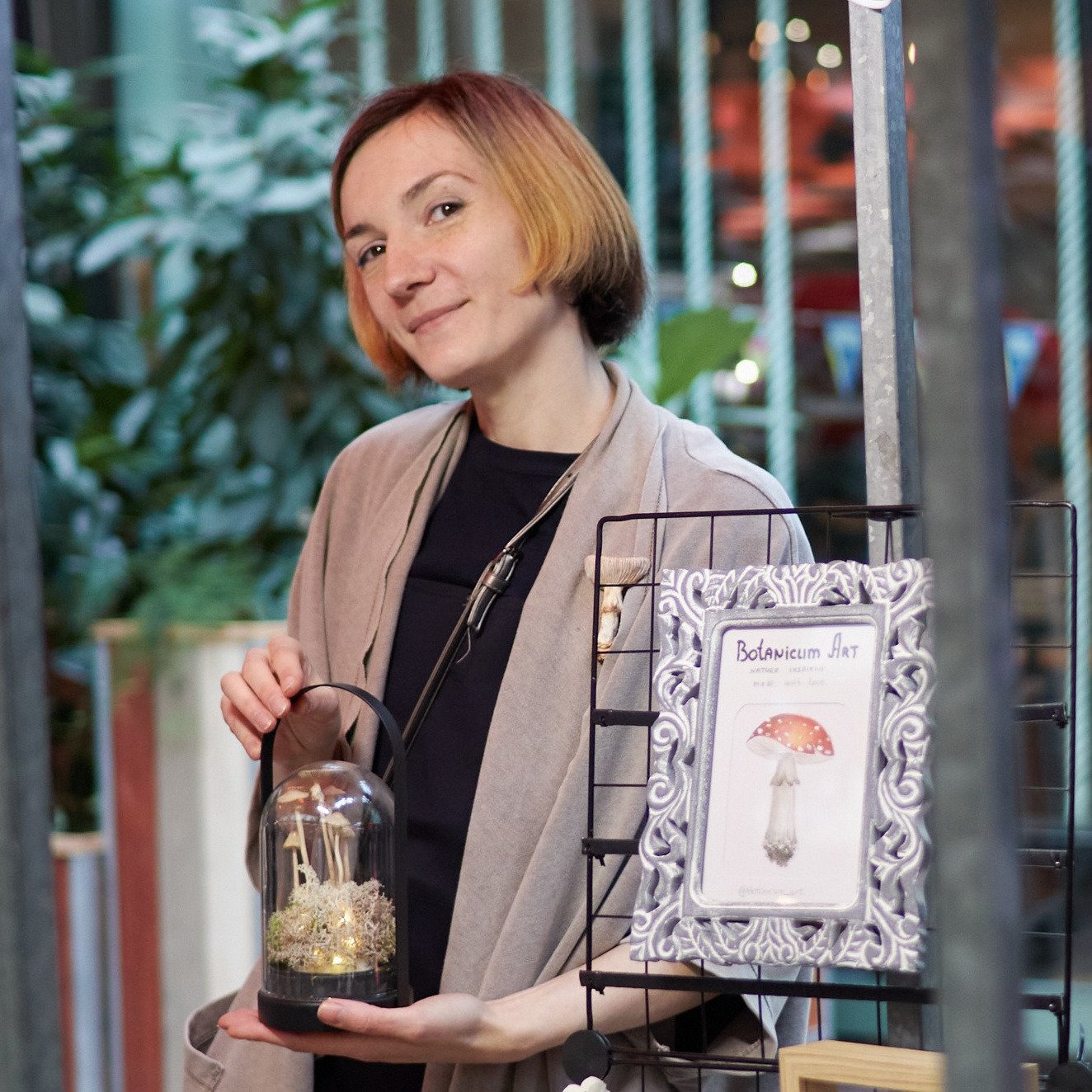 To Post or Not to Post: Navigating social media during holidays. Visual content creator, photographer in Eindhoven Anastasia Sarkisova