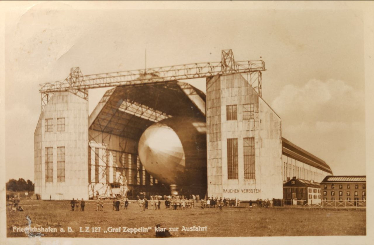 Старинная открытка: дирижабль «Граф Цеппелин» и авиационная история. Фотограф, коллекционер винтажных открыток и создатель историй на пересечении прошлого и личного. Ирина Дайнакова
