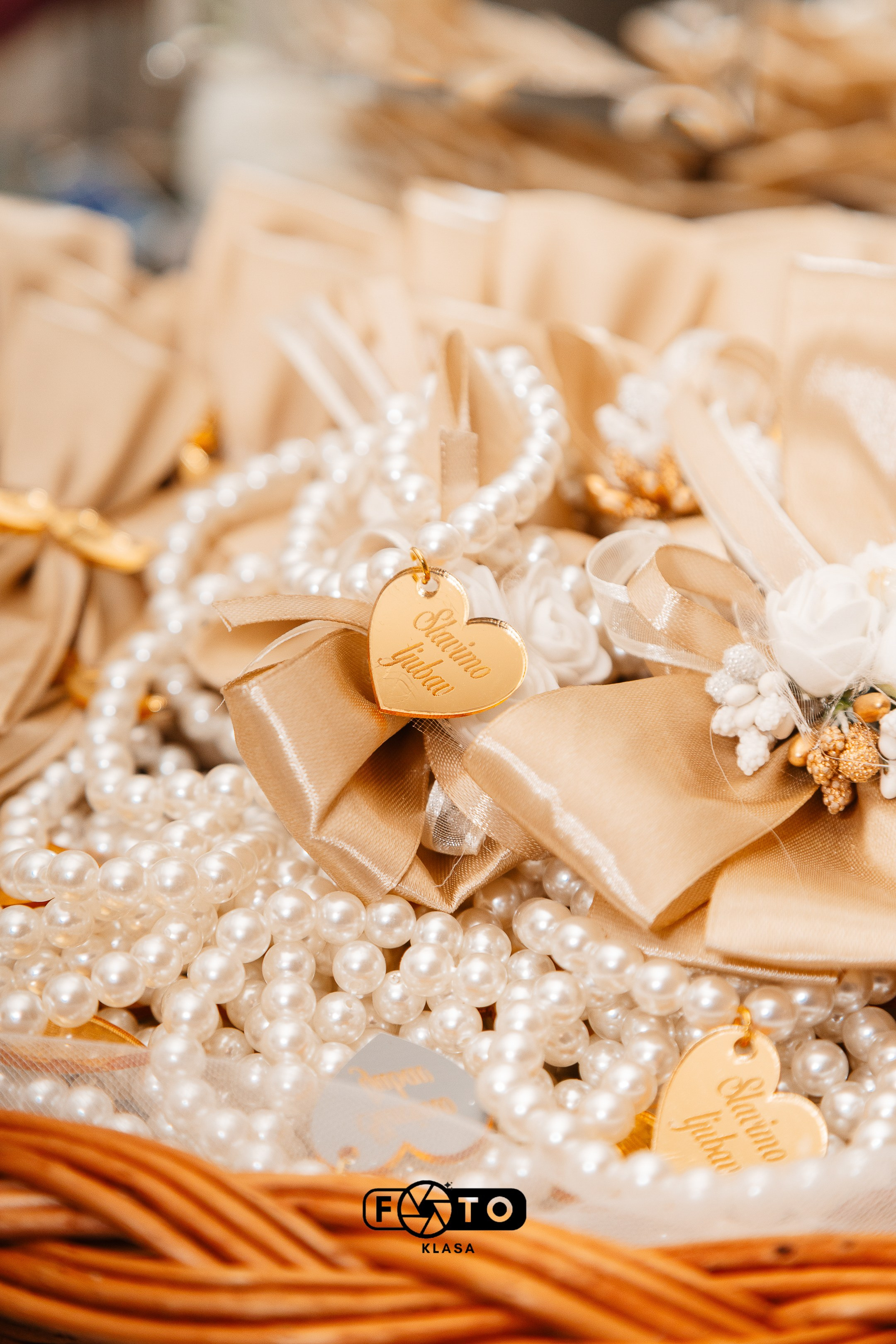 Slikanje aksesoara za venčanje - bele cipele i nakit za mladu, Beograd i okolina