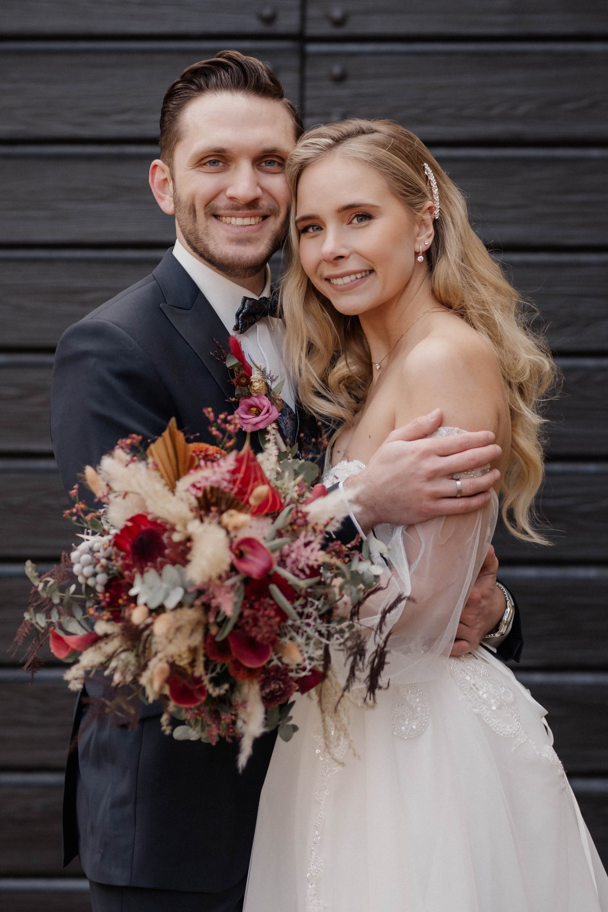 Eleganter Brautstrauß und stilvolle Dekoration