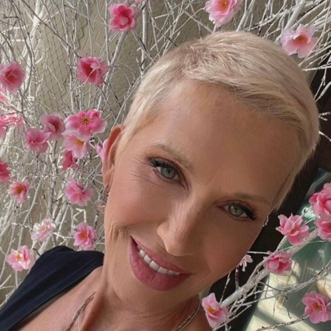 Наталья Кунилова. Консультант-дизайнер жилого и рабочего пространства. Change4Life: медитации, выгорание, мягкие навыки, ретриты