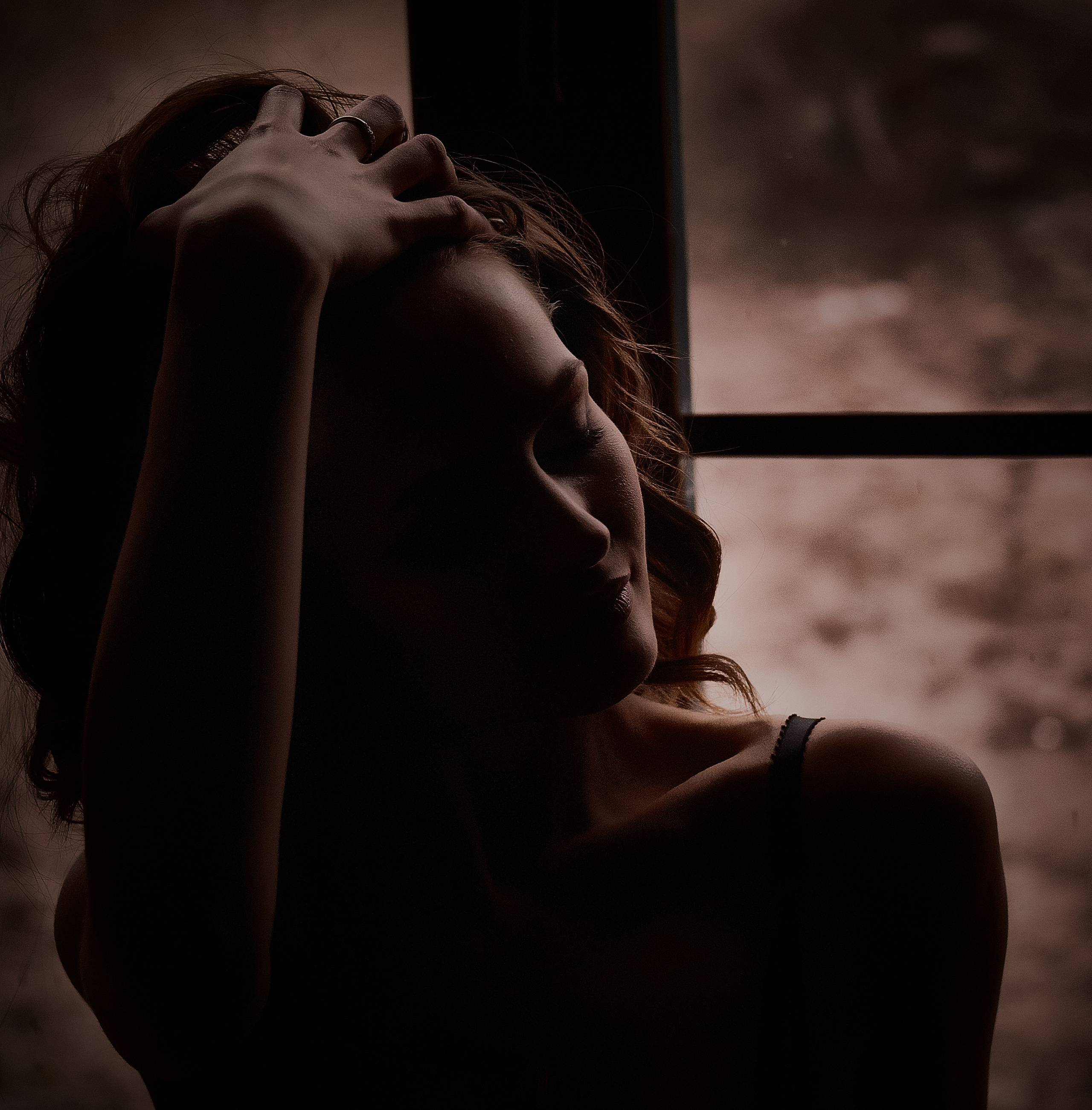 Фотосессия в белье в темном ключе, фотосессия в низком ключе в белье в Кривой Рог, Днепр.