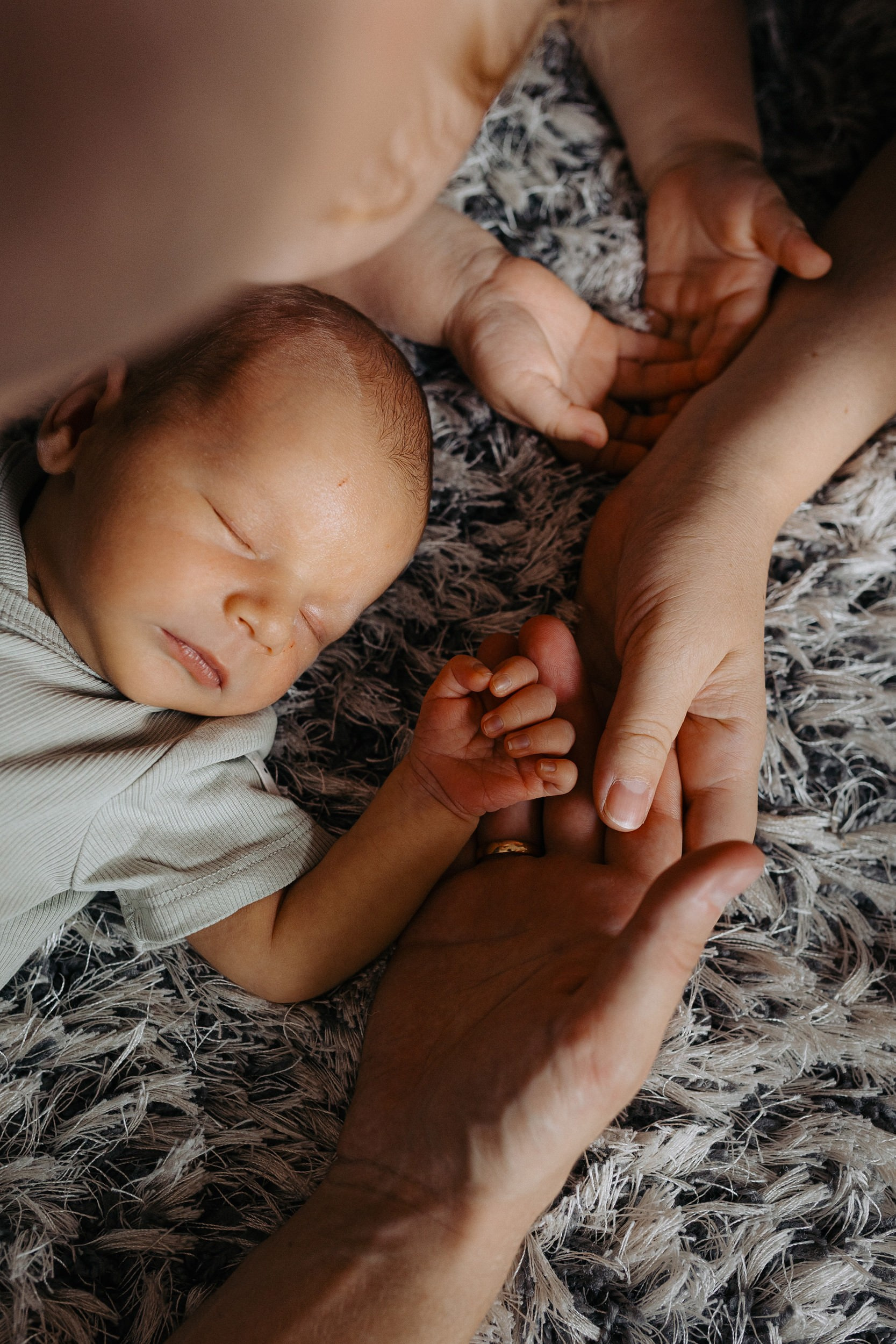 IETEIKUMI ĢIMENES FOTOSESIJAI MĀJĀS