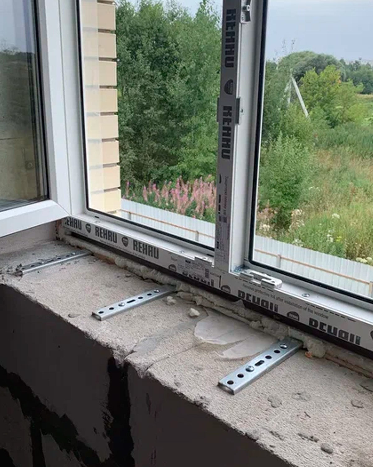 Установка пластиковых окон профессионалами - это не только экономия времени и усилий, но и гарантия идеального результата.