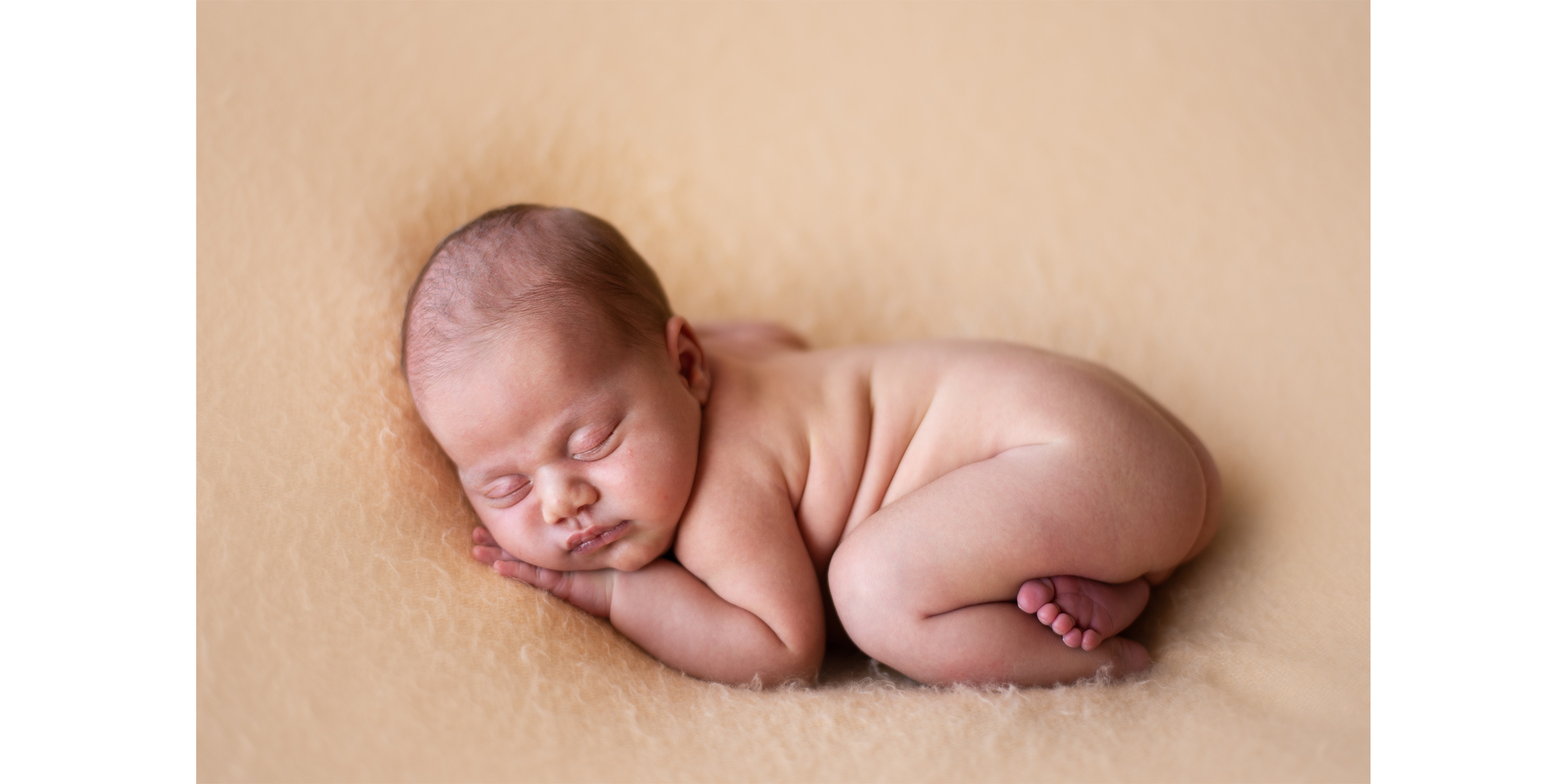 Πανέμορφη φωτογράφηση νεογέννητου μωρού στη Ρόδο. Φωτογράφος νεογέννητων στη Ρόδο. Φωτογράφιση εγκυμοσύνης