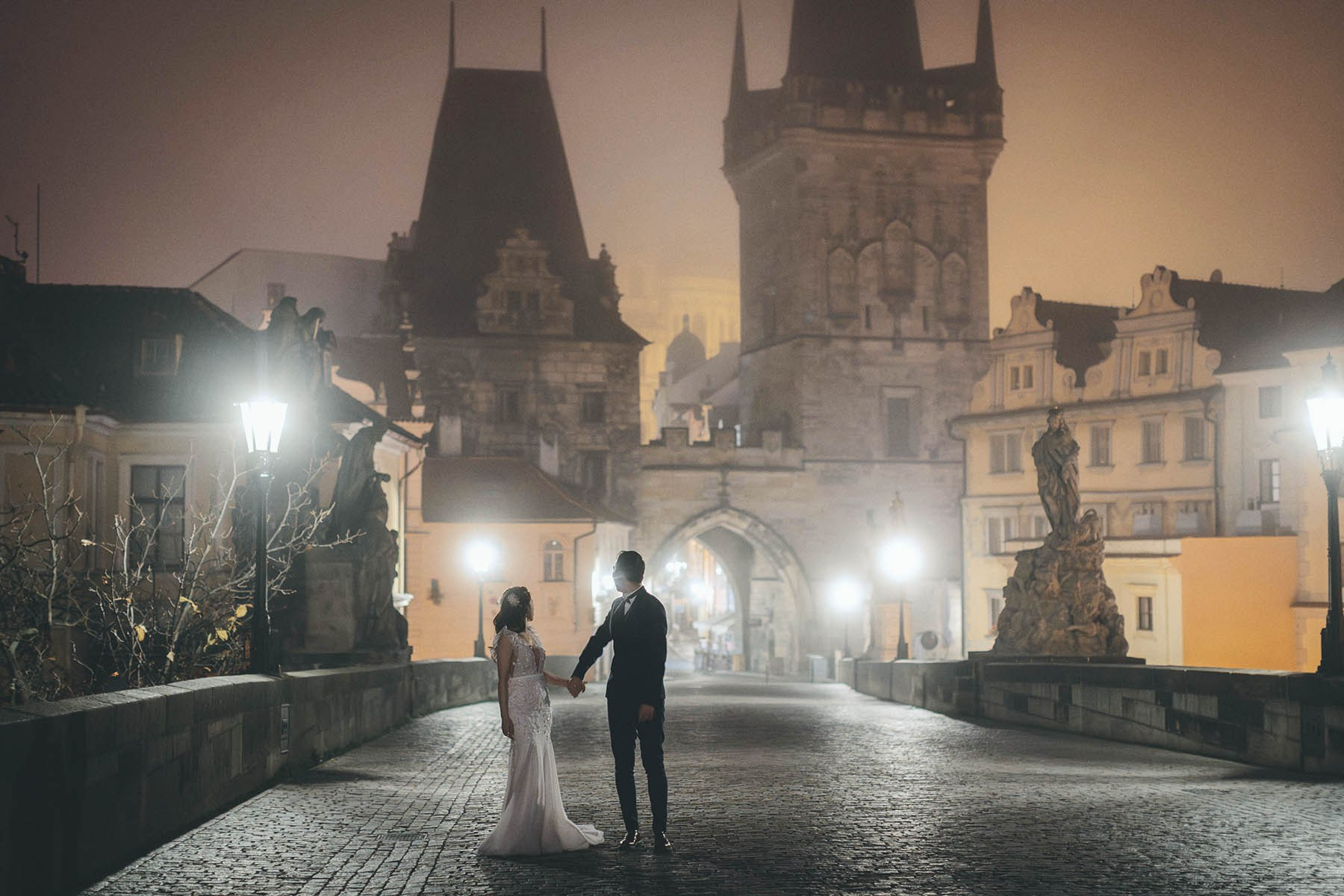 Jessica & Ronald — Misty November Pre-Wedding in Prague