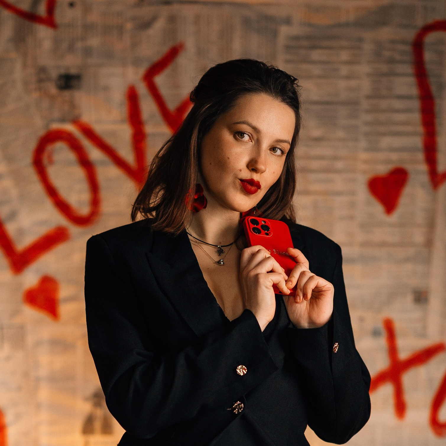 ABOUT US. Hochzeits- und Reportagefotograf für München, Regensburg, Deutschland RED LINE Media