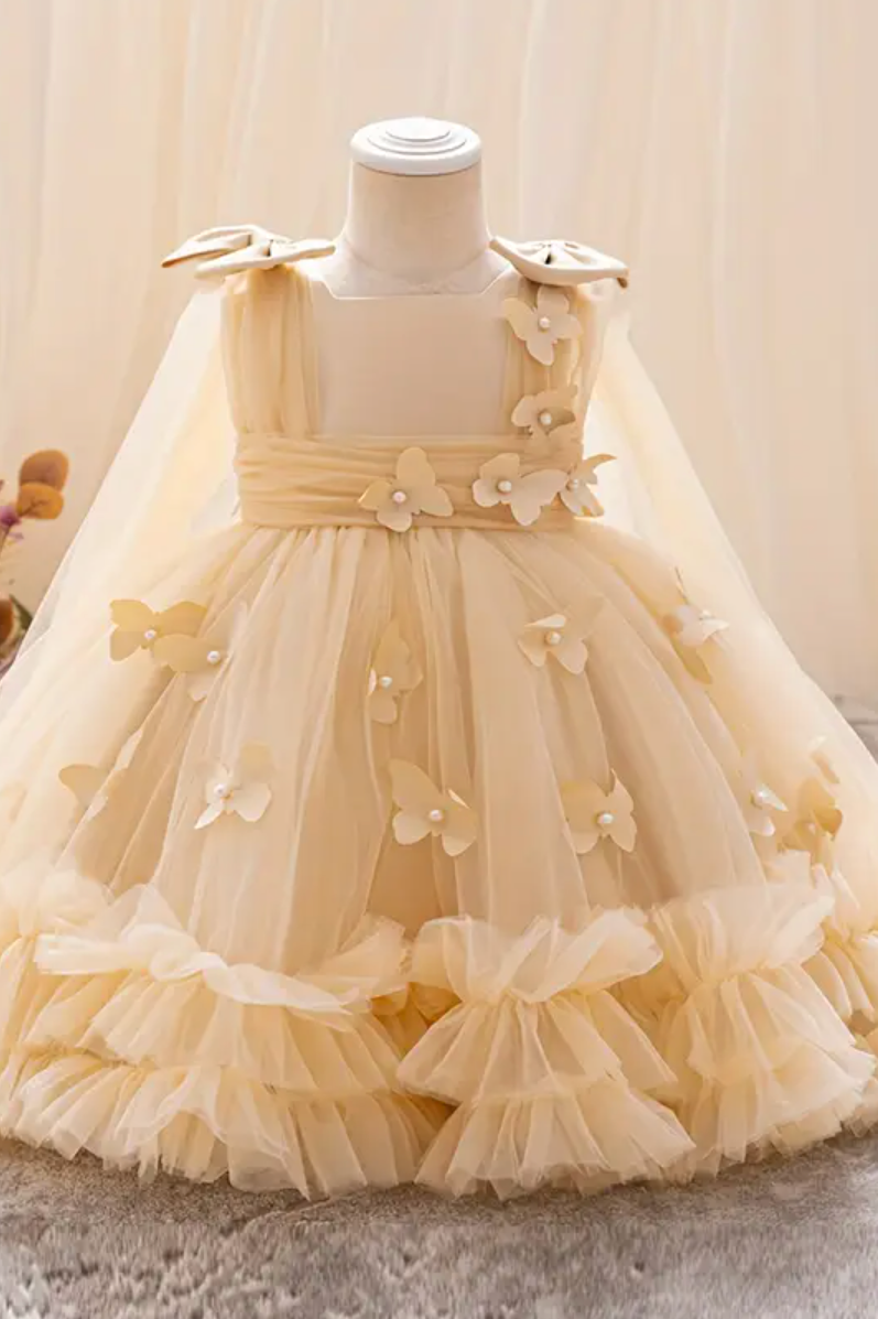 Cake smash outfits for girls. Newborn and family photographer. Hills District. Sydney