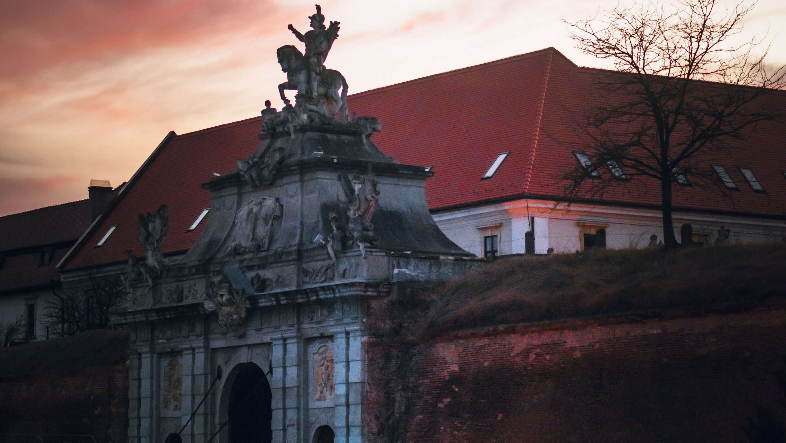 Descoperă Călătoria Mea Fotografică la Cetatea Alba Iulia Carolina. Fotografie & Videografie Nunta