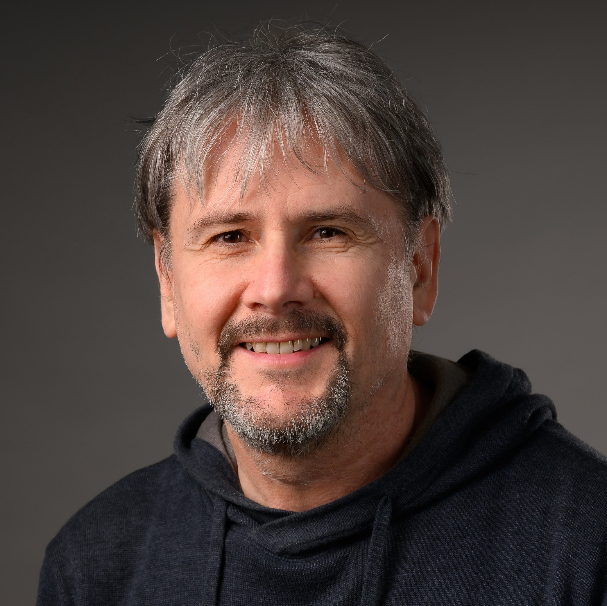 Adrian Cuba - fotograf profesionist în Iași, specializat în fotografie de eveniment, corporate și imobiliară.