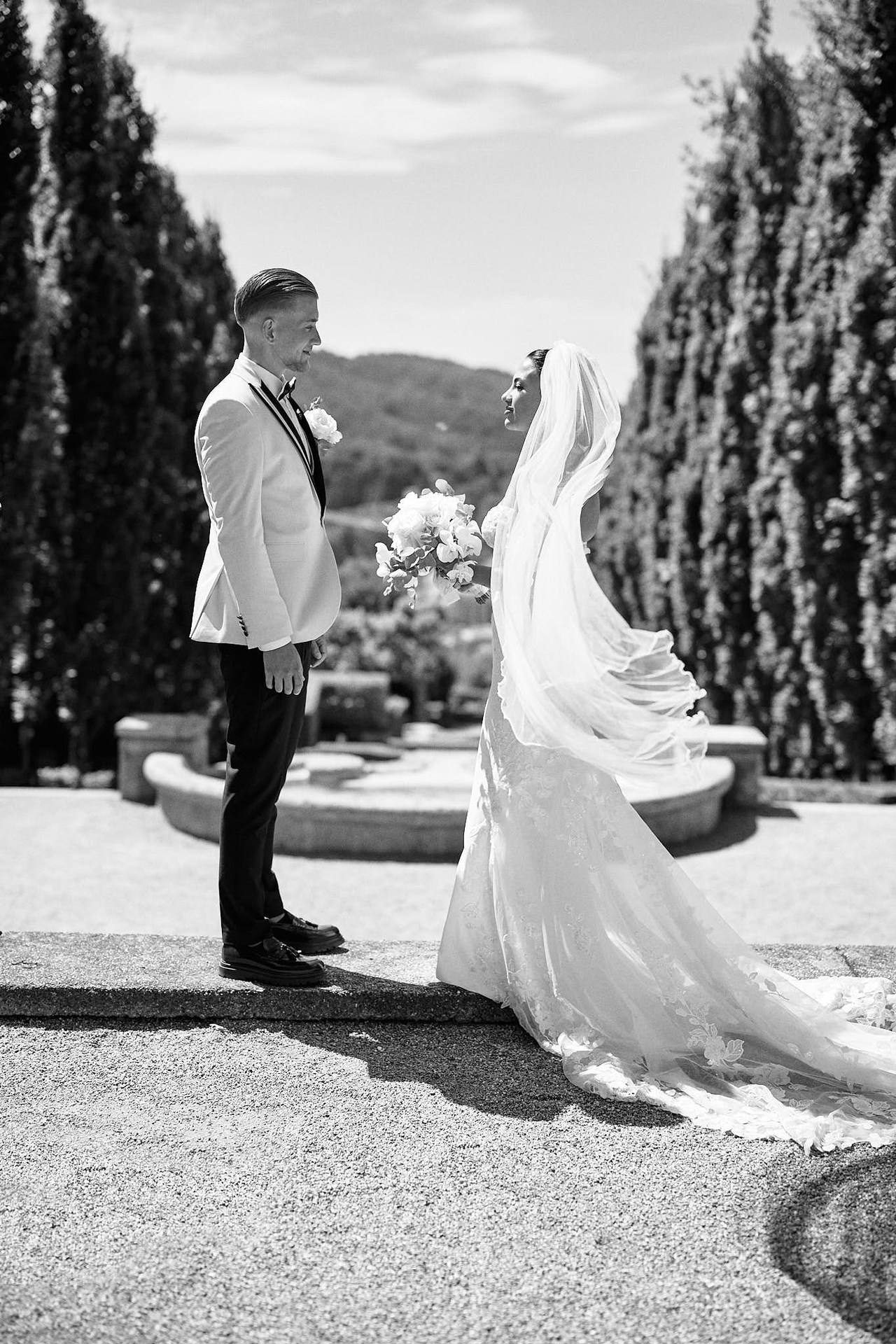 Brautpaar beim First Look, Hochzeitsfotografie af-photodesign