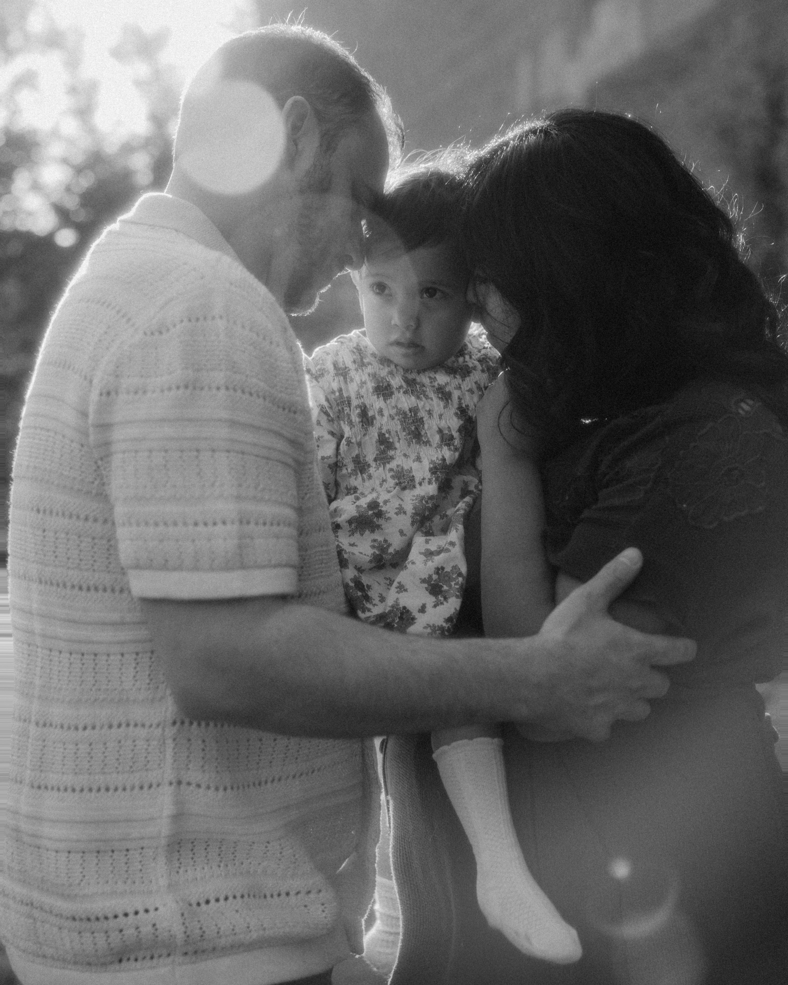 Candid family moments full of connection and warmth – storytelling photography for every season of life