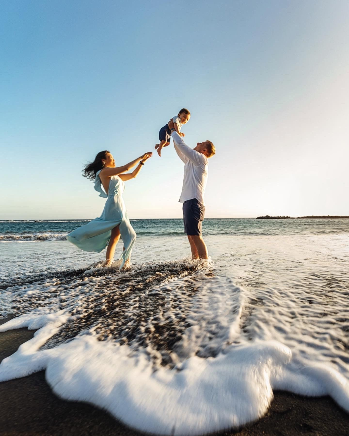 Fotógrafa familiar y premama en Tenerife. Fotógrafa de familias, bodas, comuniones, newborn, premamá en Tenerife | Sesiones con vestidos voladores | Tania Bonnet