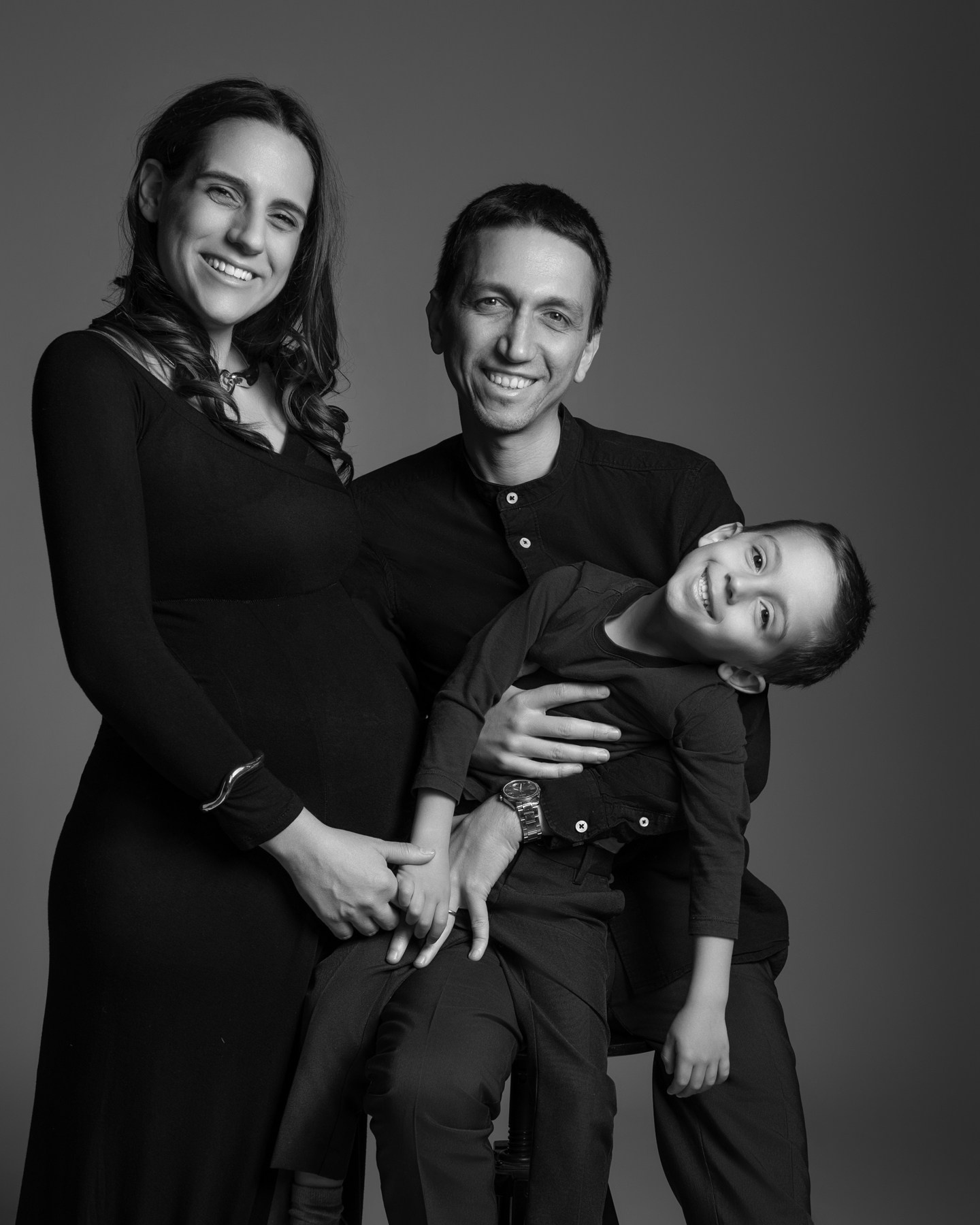 Servizio fotografico famiglia e gravidanza in studio a Vicenza, coppia in attesa