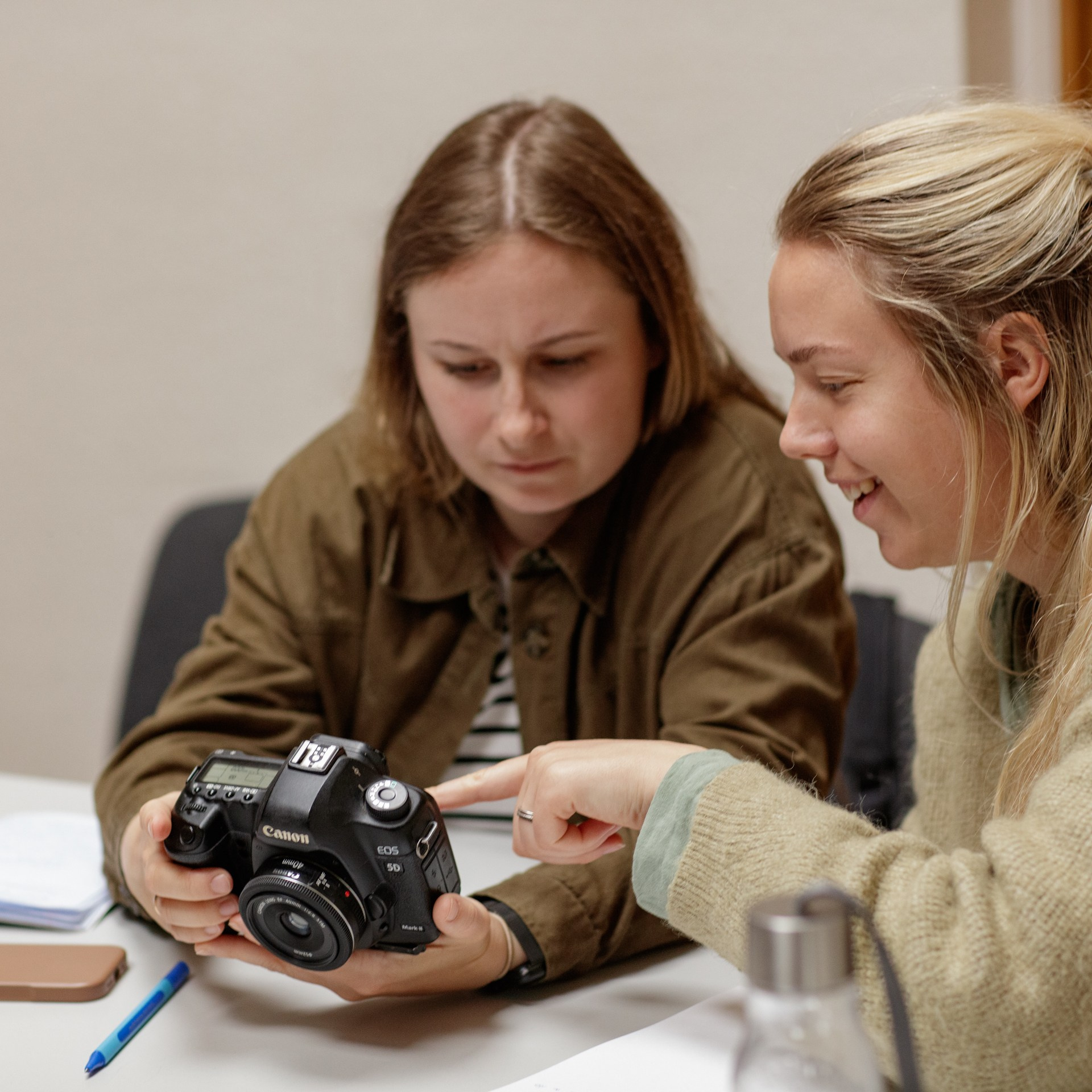 1. LĪMENIS. Fotokursi fotostudijā Rīgā. Profesionāls fotogrāfs Aivars Tipsis