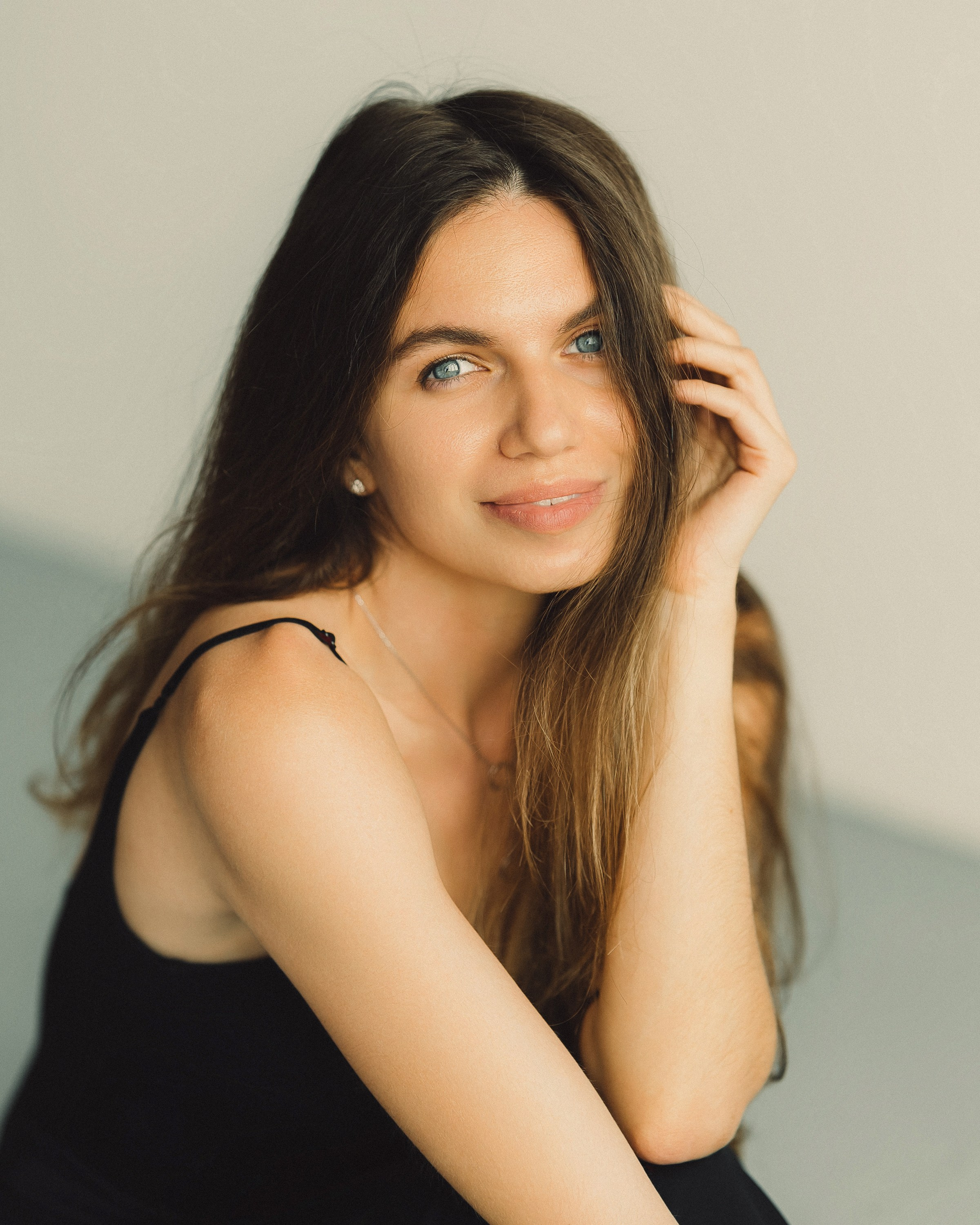 Professional photographer based in Ontario, capturing stunning family, wedding, portrait, and couples’ photoshoots in Windsor and Toronto. With a passion for telling stories through images, I specialize in creating timeless memories that reflect the unique connections and emotions of each moment.