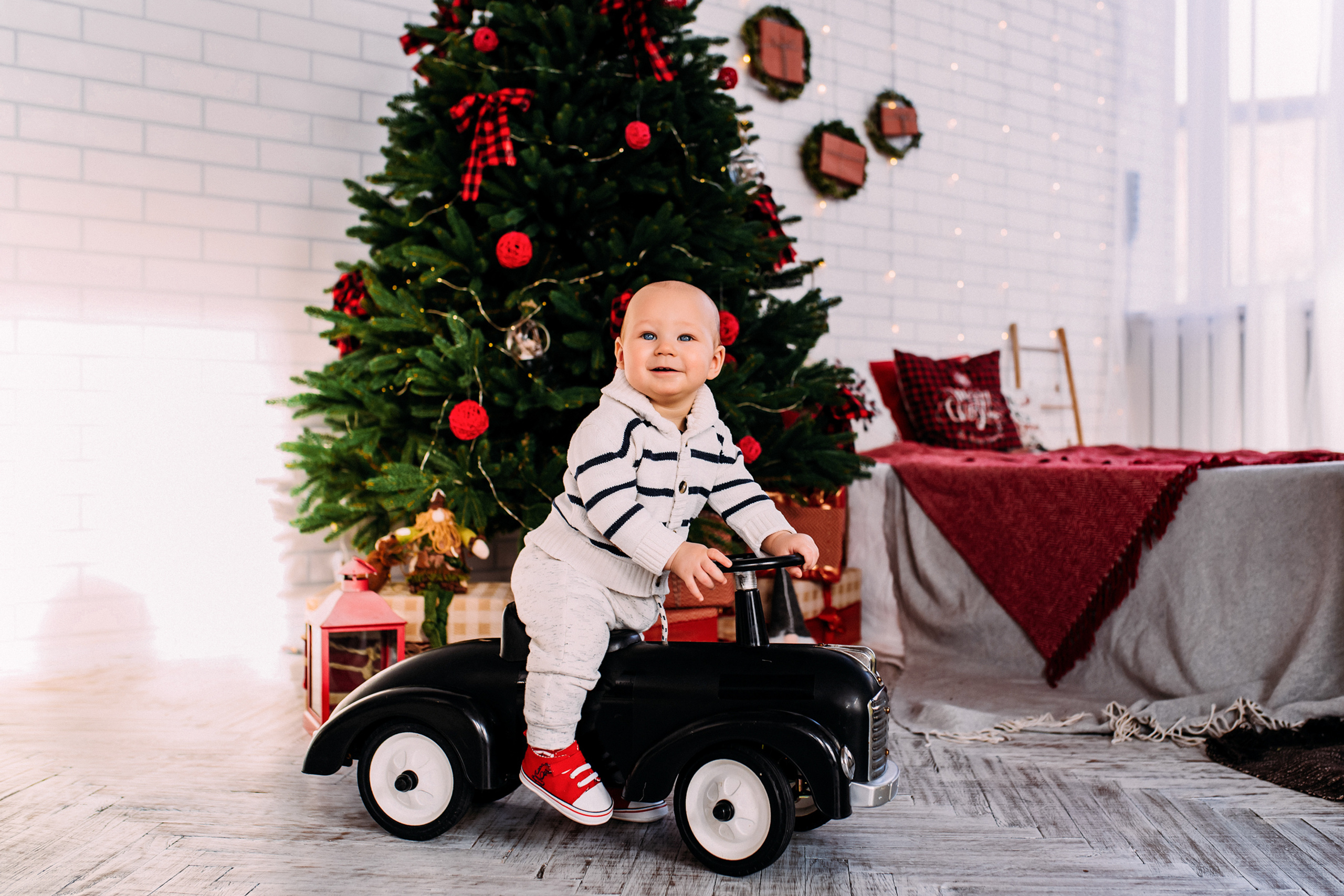 Щаслива сім’я в студії