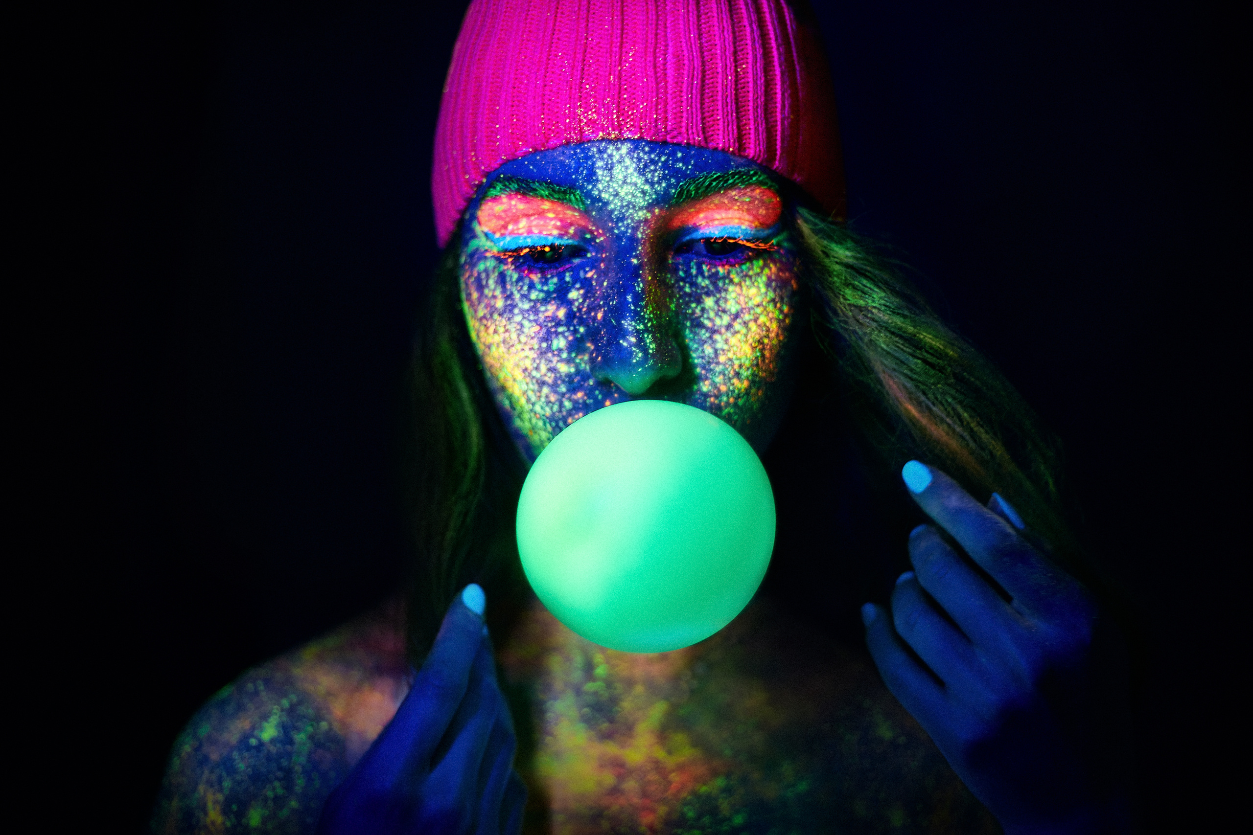 NEON (Fluorescent, UV)