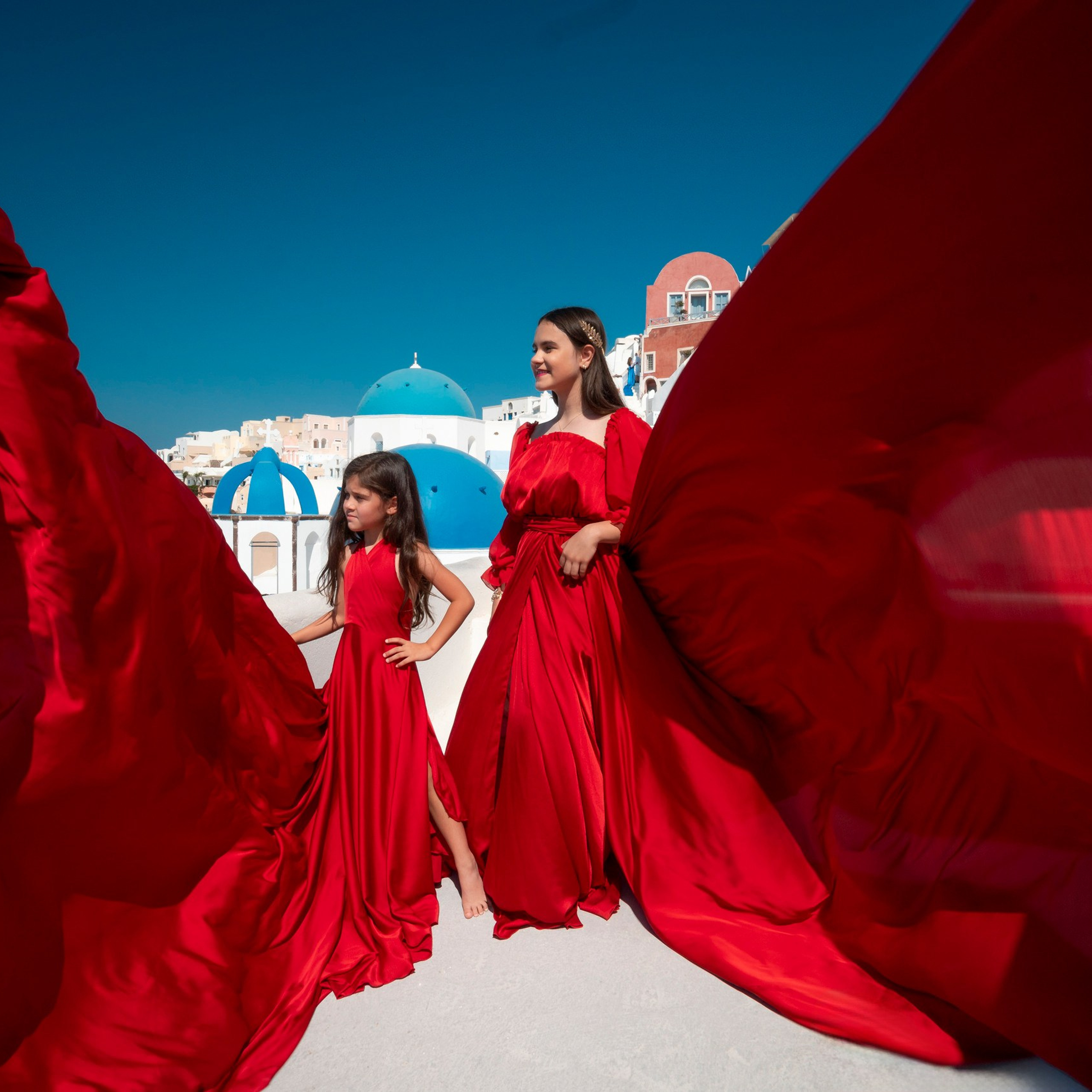 Family Photography in&nbsp;Oia with Flowing Dresses