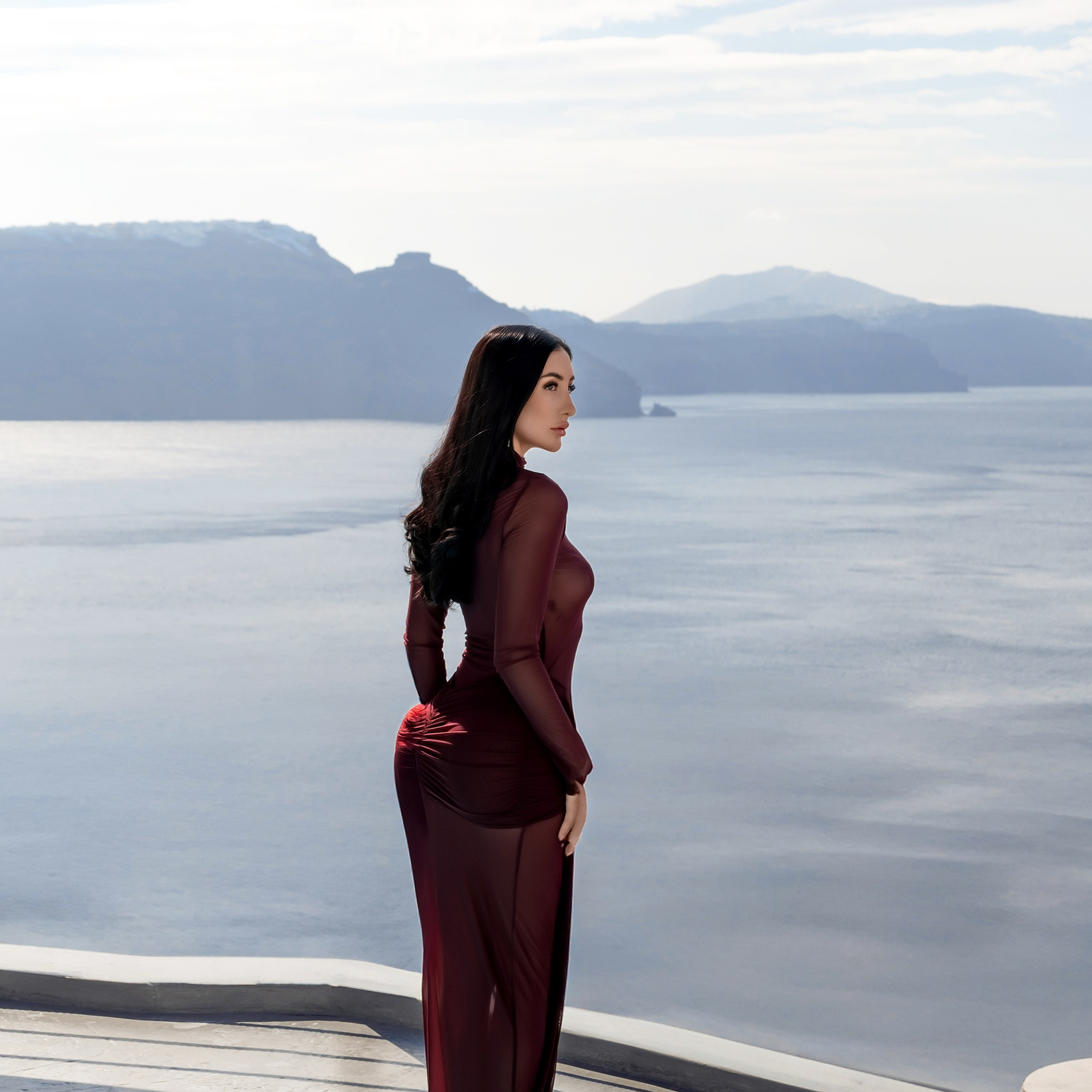 Pourquoi une séance photo autour d’une piscine à&nbsp;Santorin est une idée fantastique