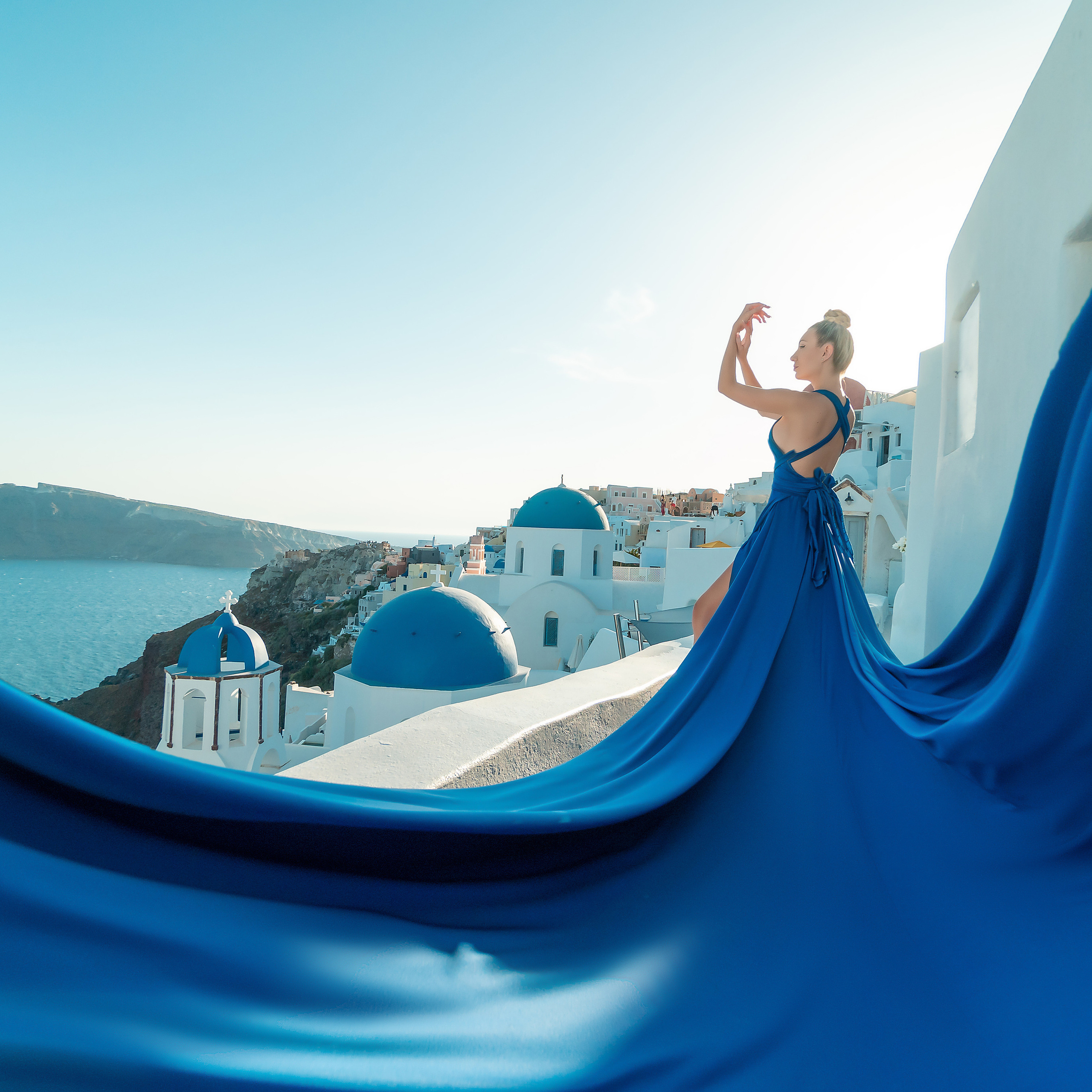 Sunset time in&nbsp;Oia, royal blue dress