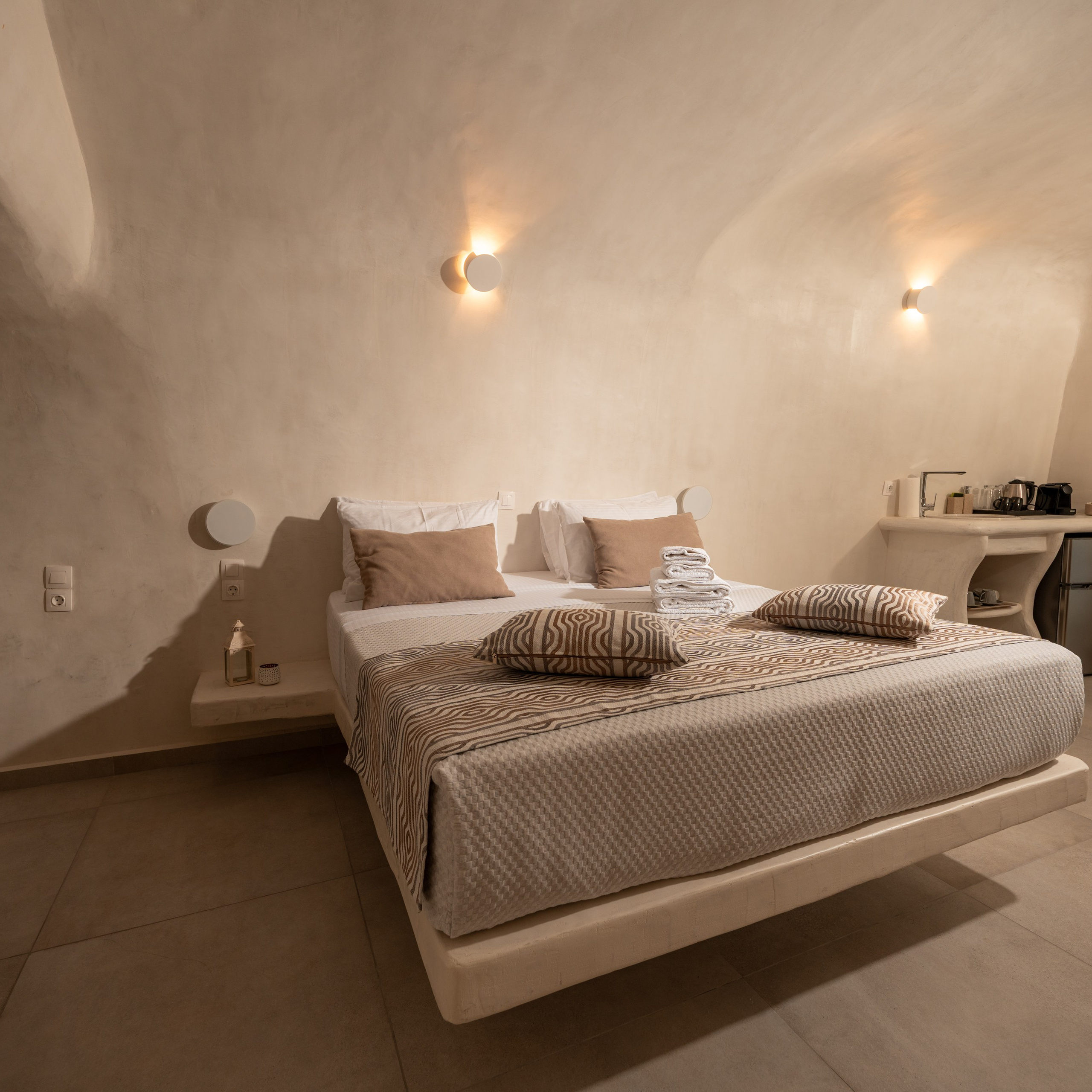 Hotel caves in&nbsp;Oia, Santorini