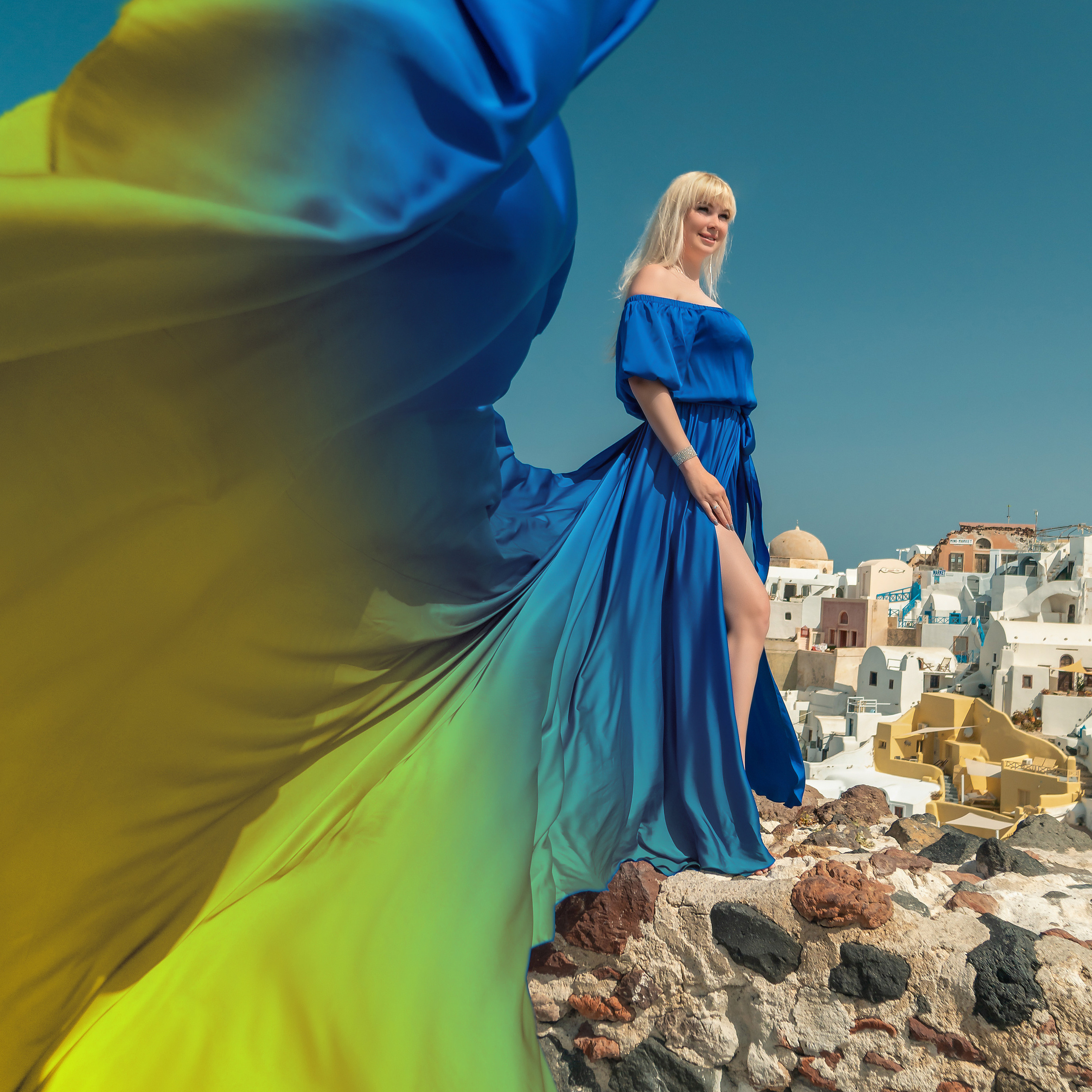 Photo session in&nbsp;Oia, Santorini in&nbsp;the morning “Ukraine”