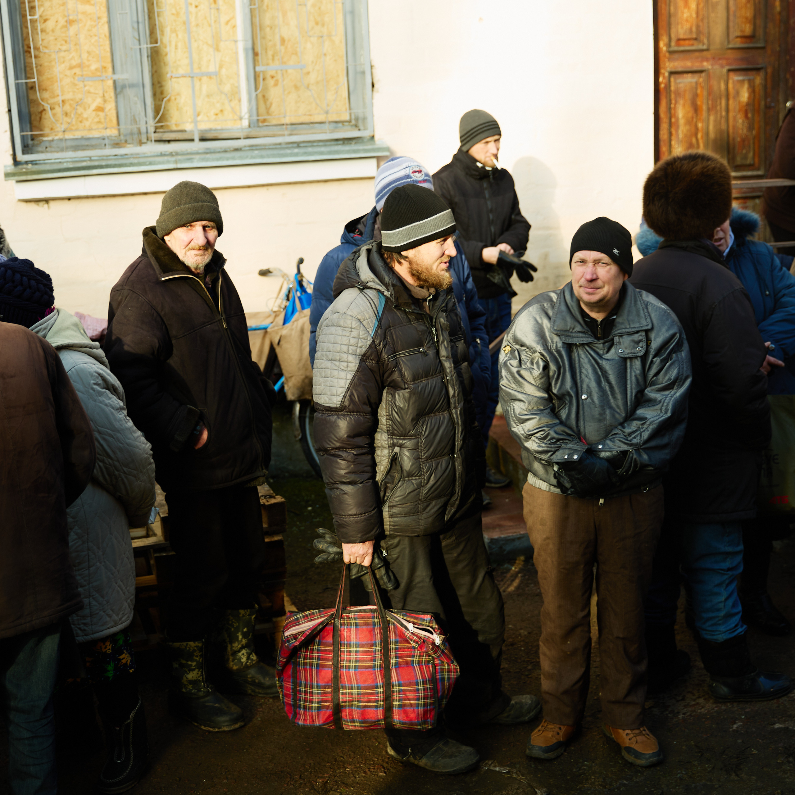 Високопілля. Херсонська область. Видача гуманітарної допомоги.