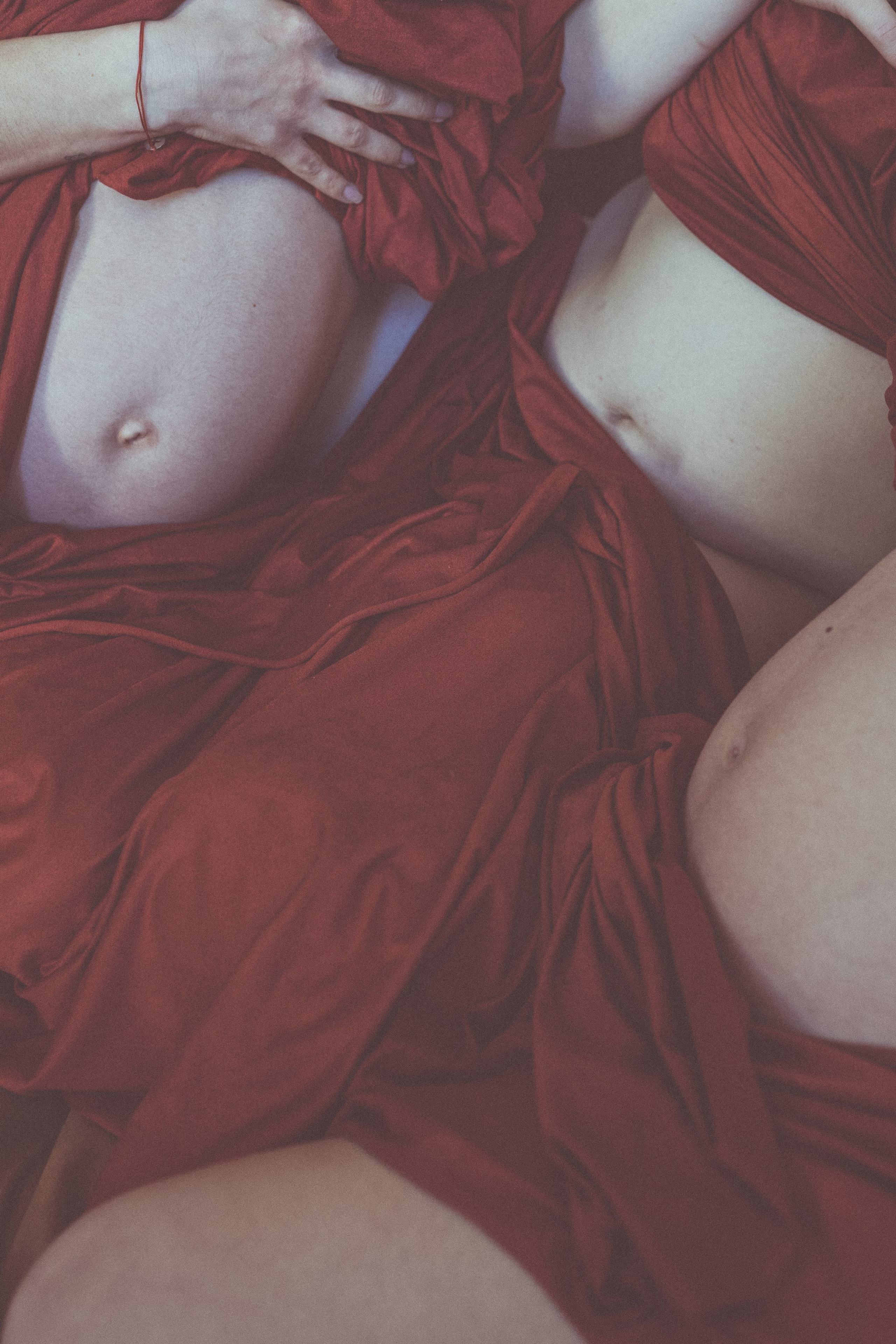 Povești Vizuale: Amintirile Familiei Voastre | Mădălina Beda. Madalina Beda- Artist vizual, fotograf, doula la nastere, consultant babywearing Brasov si in toata tara