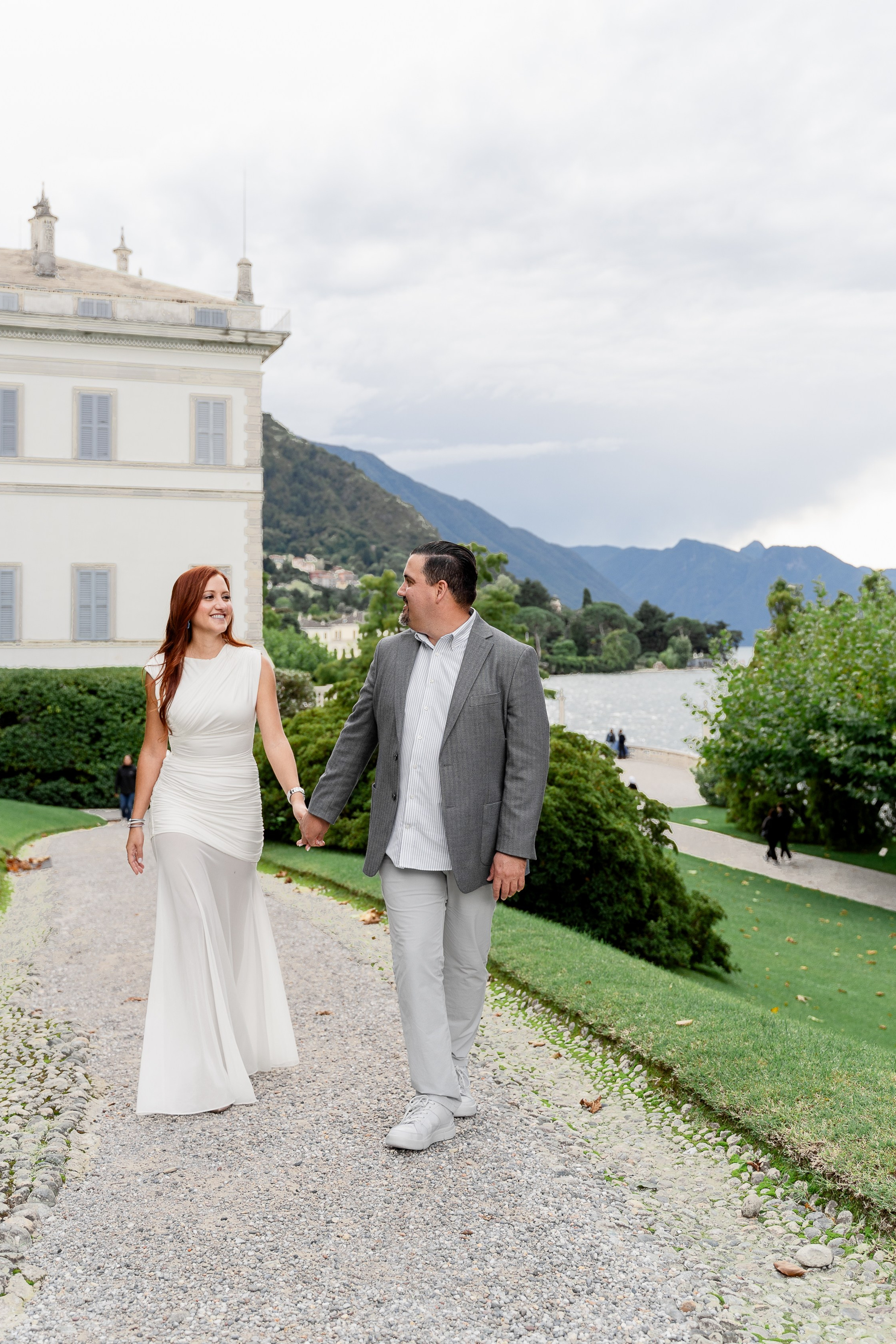 Villa Melzi Engagement photoshoot. Bellagio proposal photoshoot at iconic villa Melzi. Famous proposal spot in Lake Como. Local proposal photographer in Lake Como.