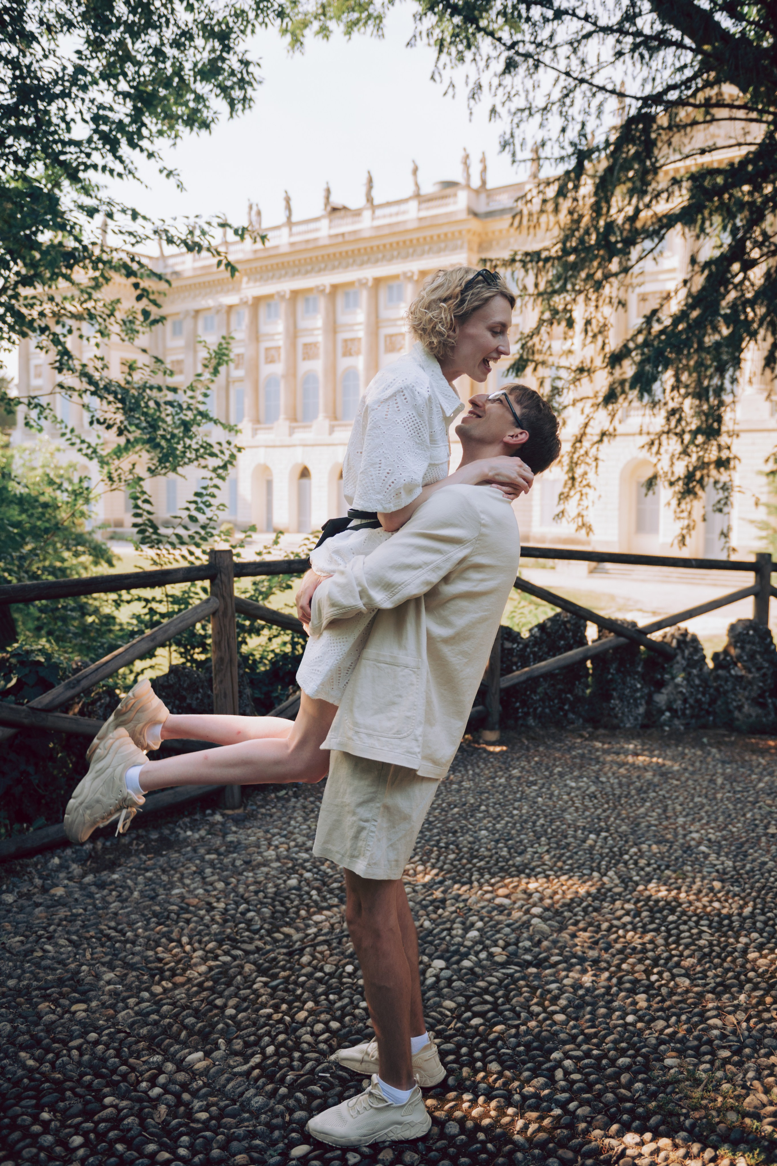 Lovestory before rain in Milan. AnaMilanoFoto | Couple & Wedding Photographer in Milan