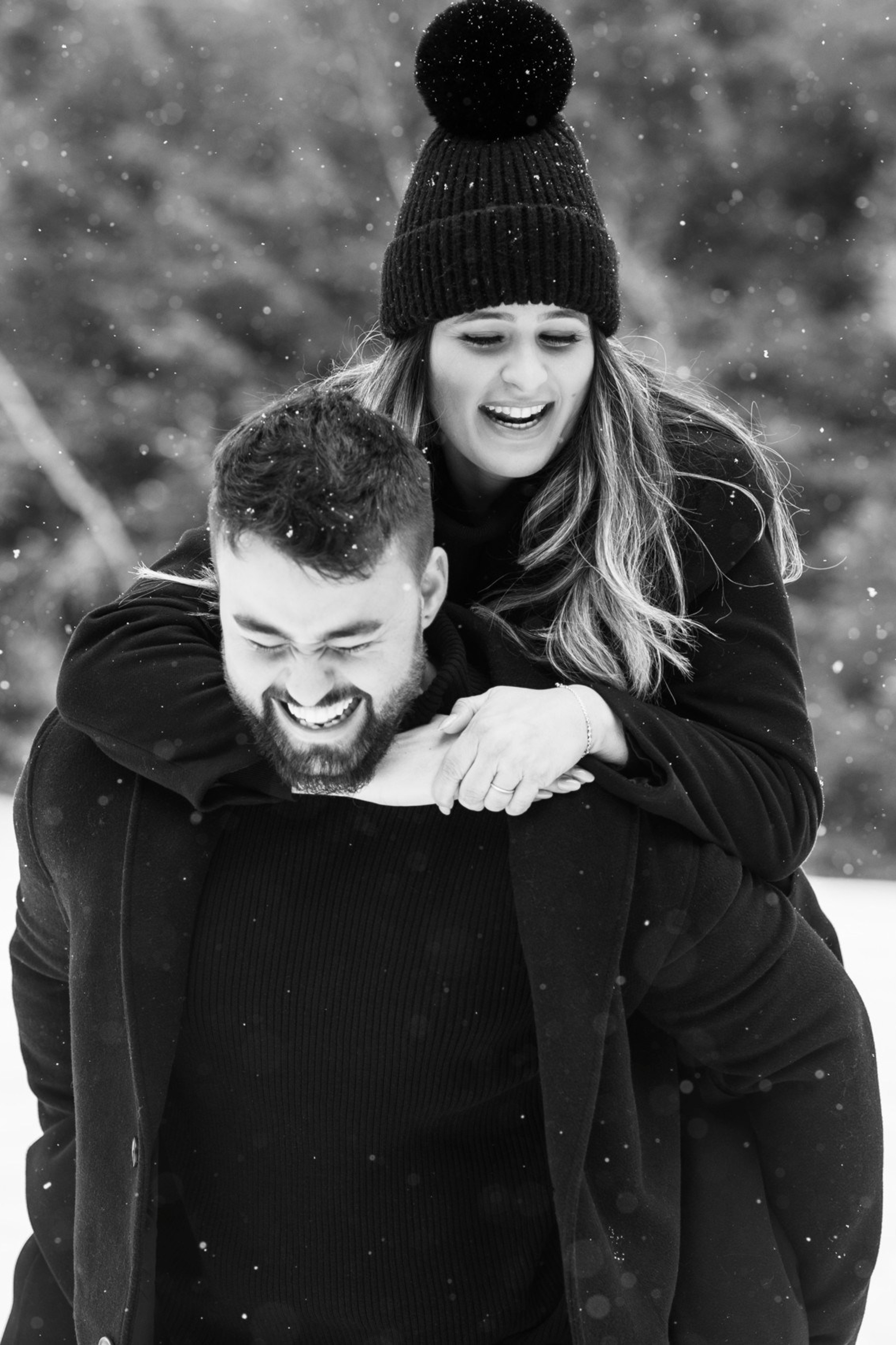 A&nbsp;Love Story in&nbsp;the Snow: Photo Shoot and Surprise Proposal