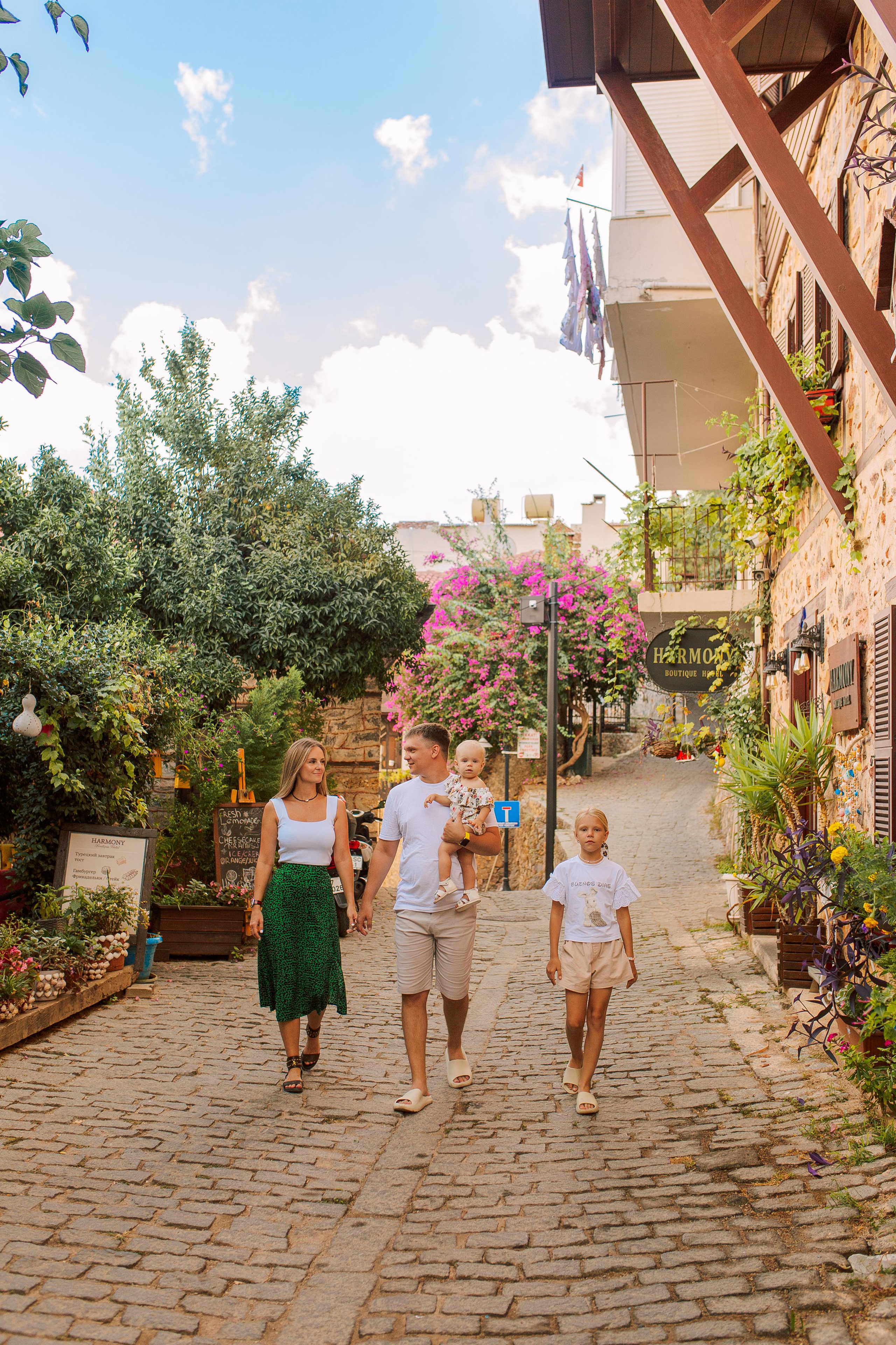 Family photoshooting on the Castle of Alanya,