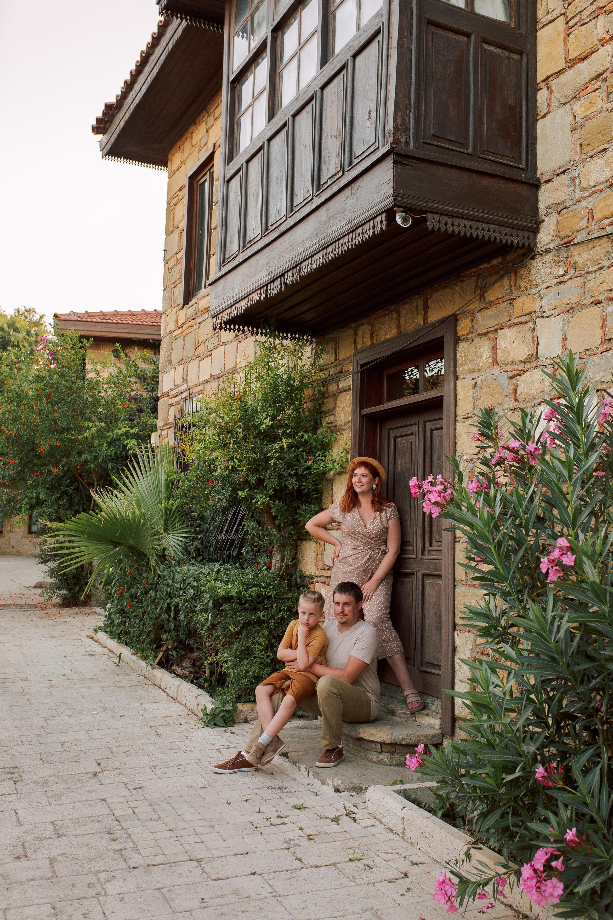 Family shooting in the ancient city of Side at sunset.