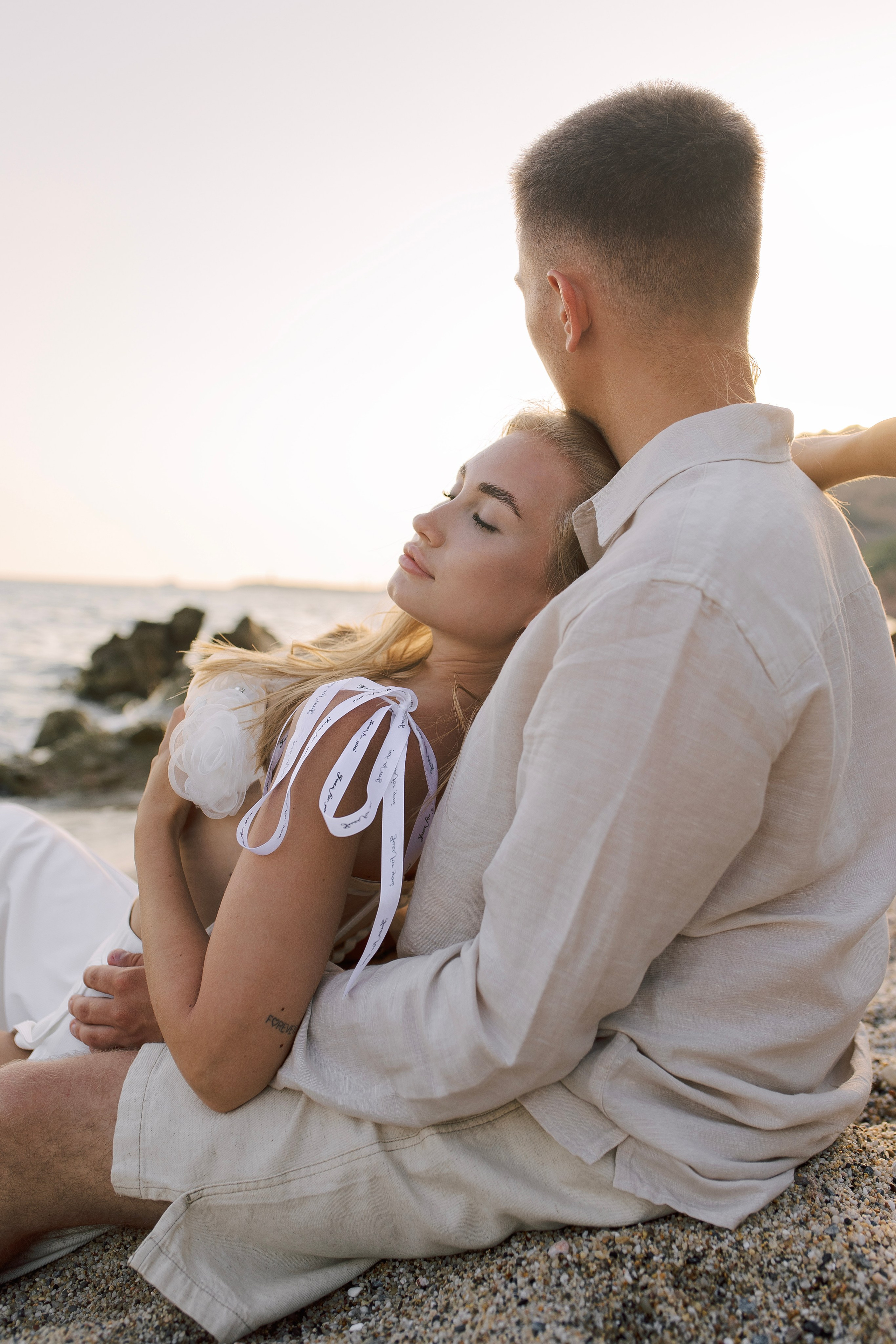 Sunset. Beach. Love story on&nbsp;Cleopatra beach at&nbsp;sunset. Alanya.