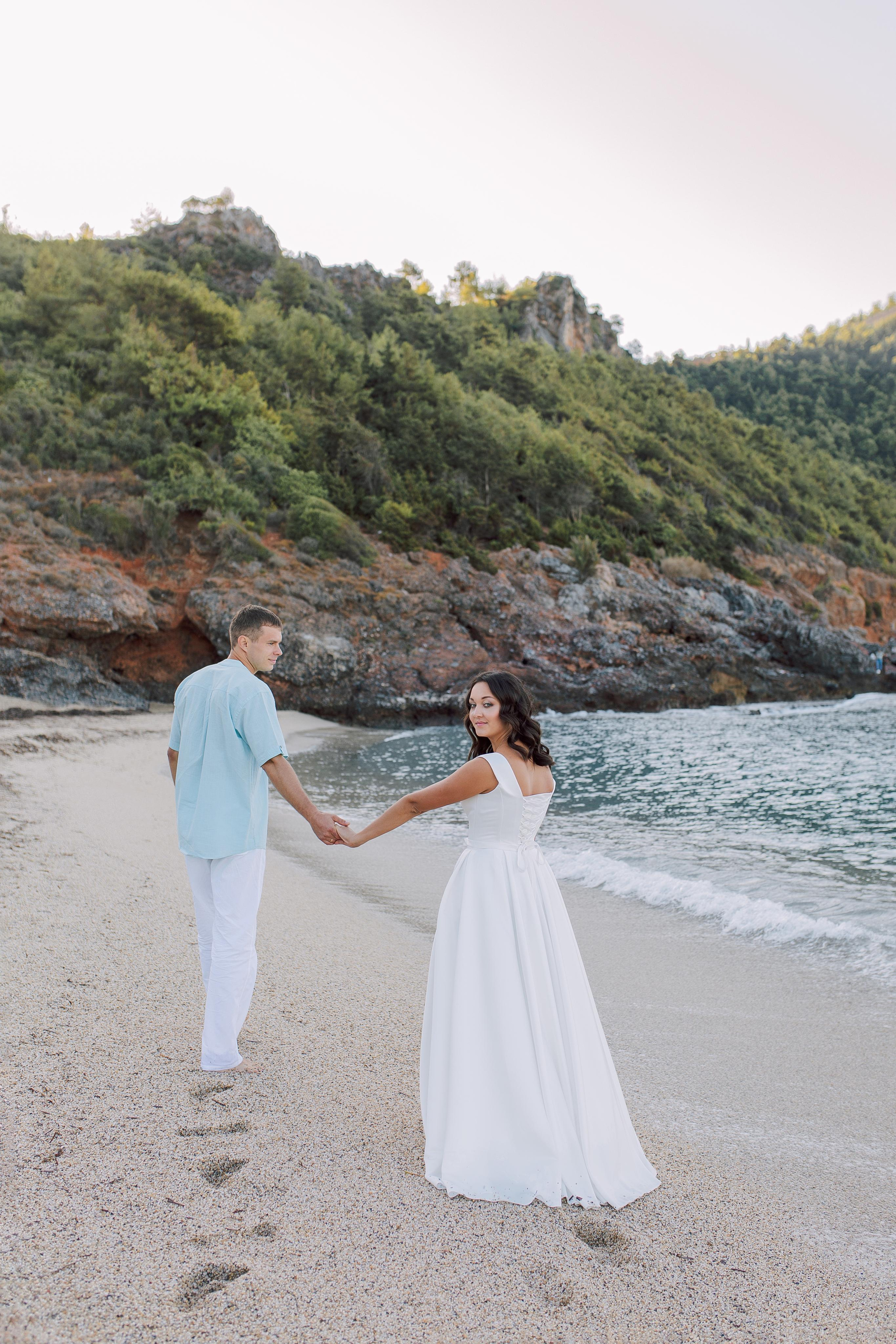 Wedding photo session on Cleopatra beach at morning
