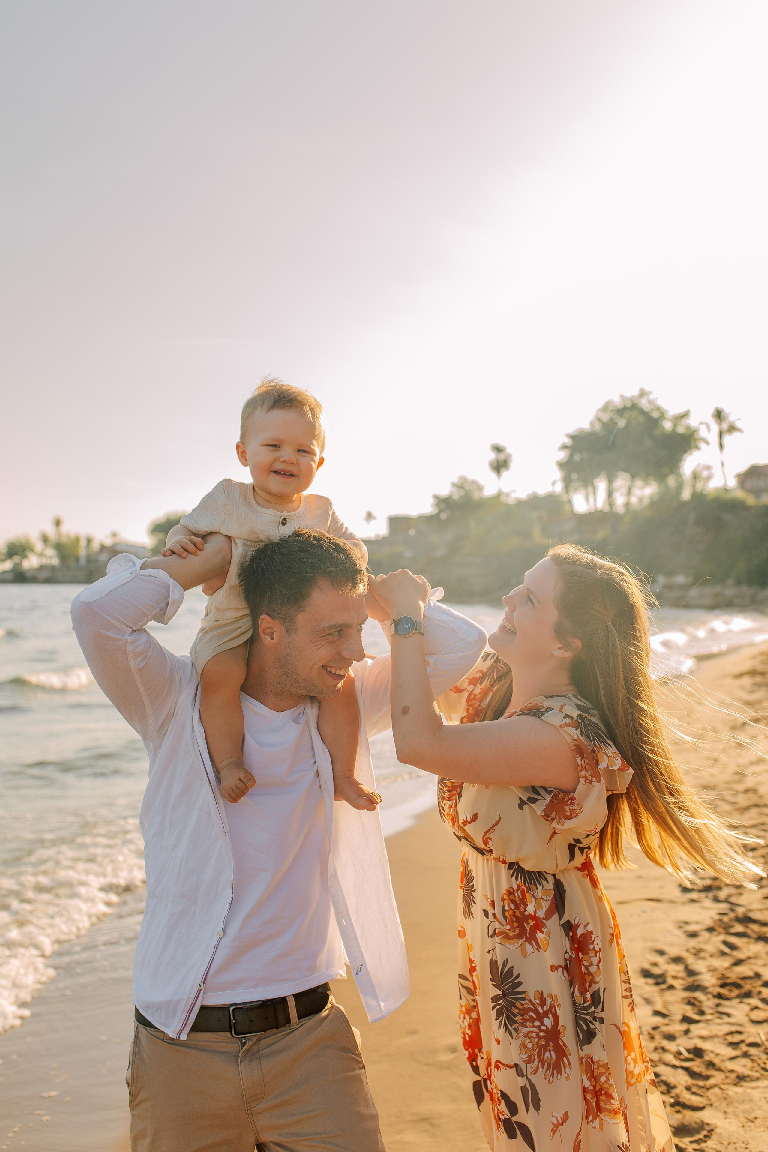 1.Beach. Sunset.Family photo session on the beach in Side at sunset