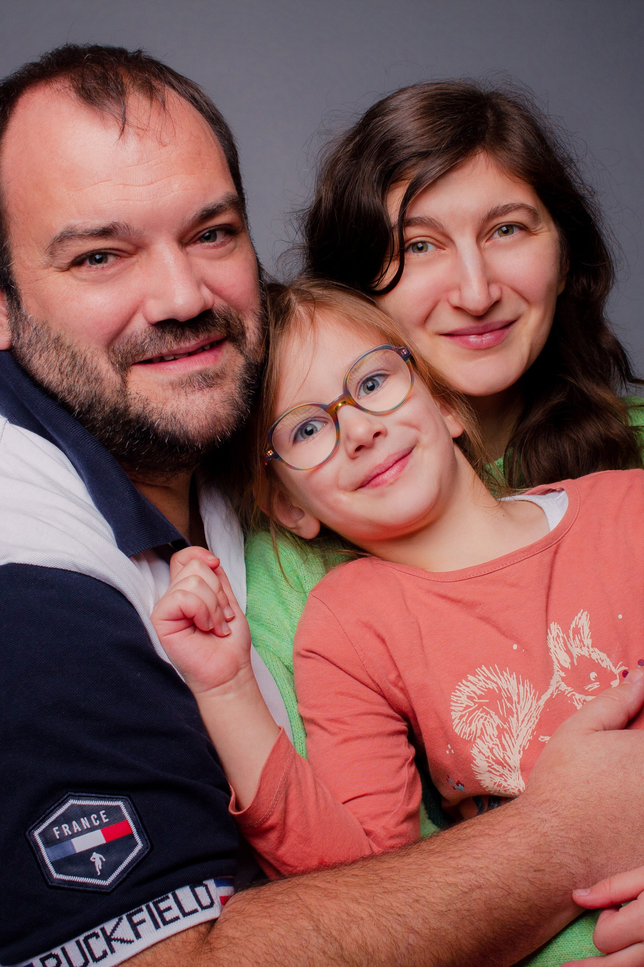 Yassine et Sahra. Photo studio “Partage ton bonheur” — Family photographer near Châtellerault, Poitiers, and Tours