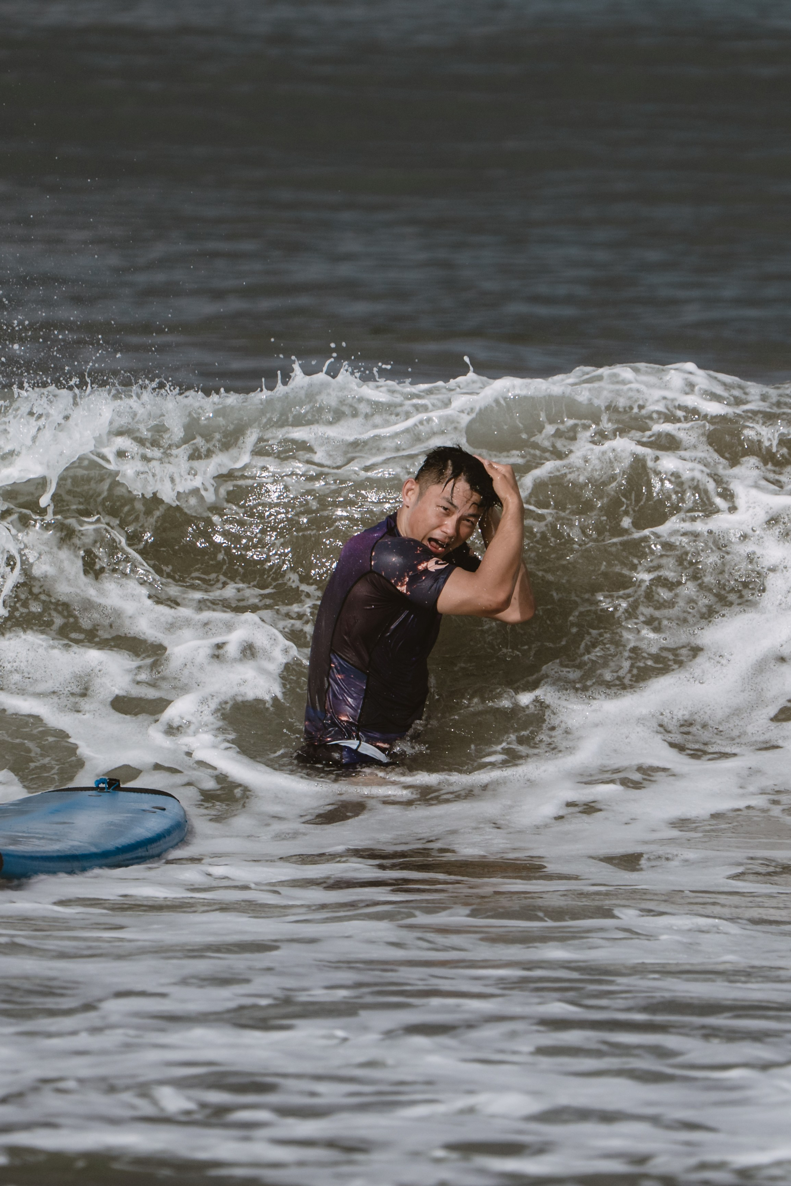 Mixed martial artists having fun surfing at the ocean in between training sessions. Коммьюнити фотограф, Москва, Сергей Зворыгин