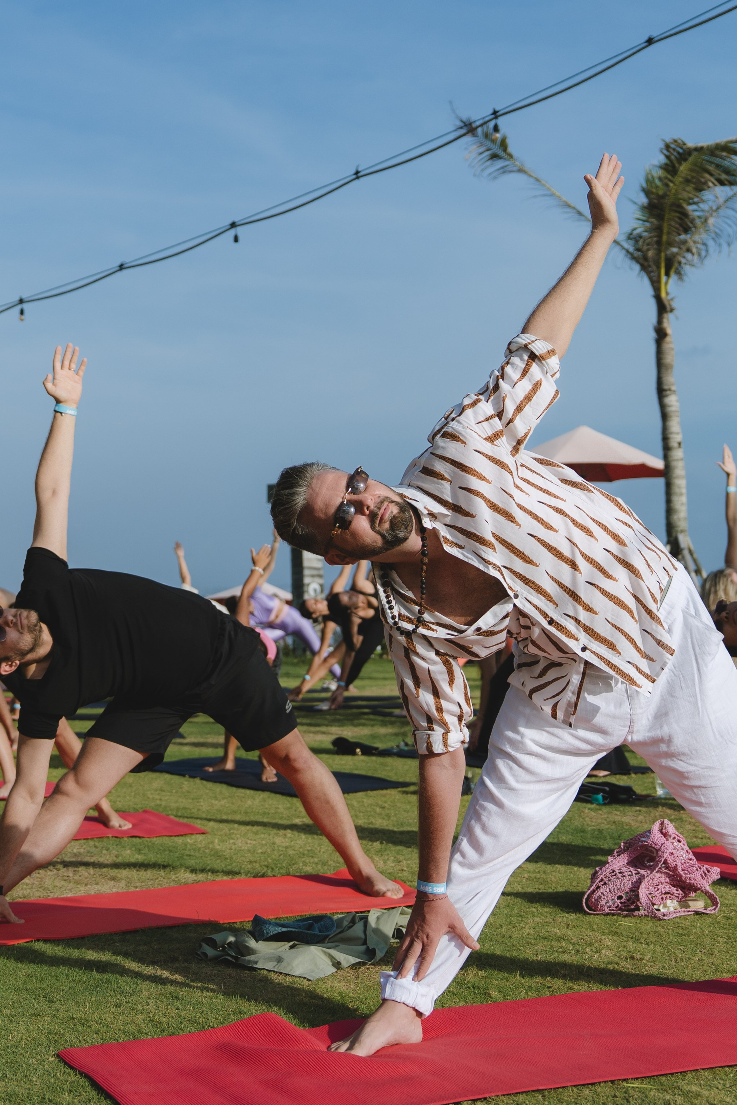 TEUS Group, Agents Yoga session by the Ocean. Коммьюнити фотограф, Москва, Сергей Зворыгин