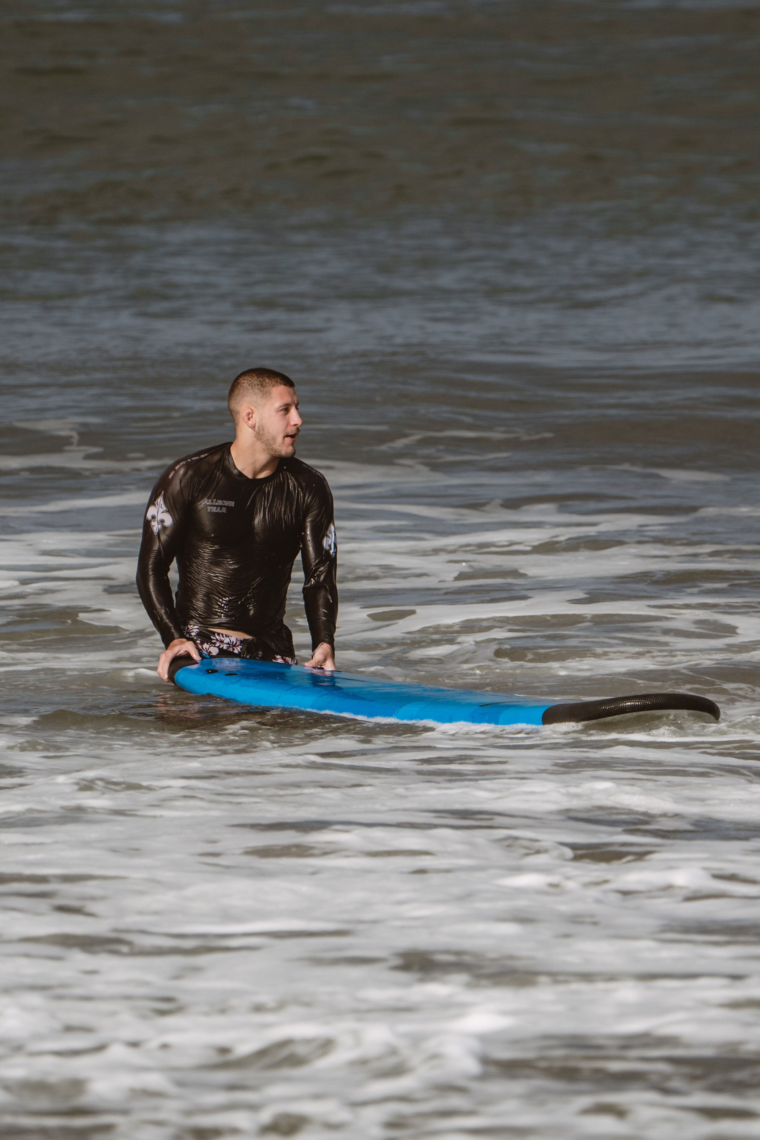 Mixed martial artists having fun surfing at the ocean in between training sessions. Коммьюнити фотограф, Москва, Сергей Зворыгин