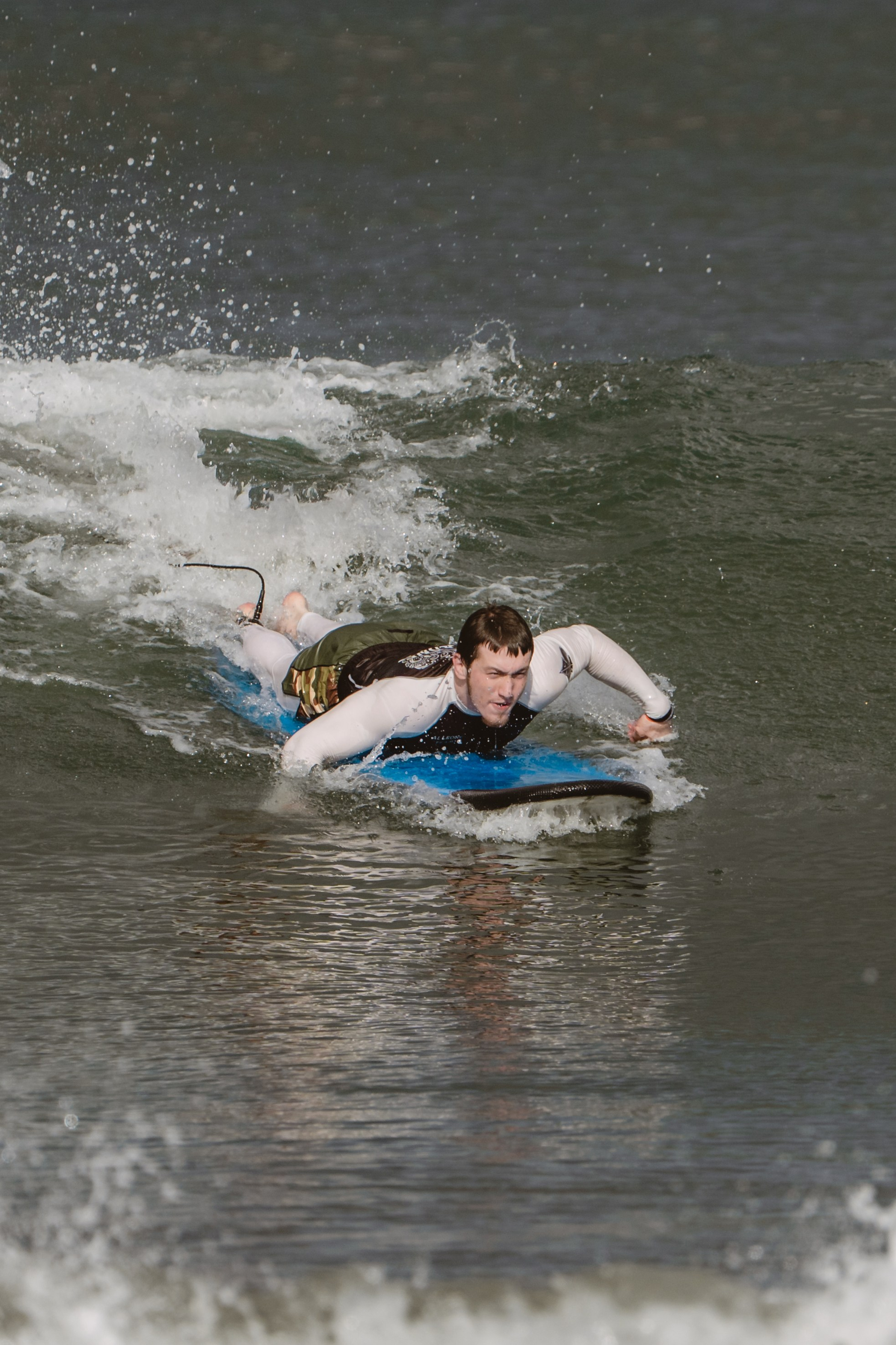 Mixed martial artists having fun surfing at the ocean in between training sessions. Коммьюнити фотограф, Москва, Сергей Зворыгин