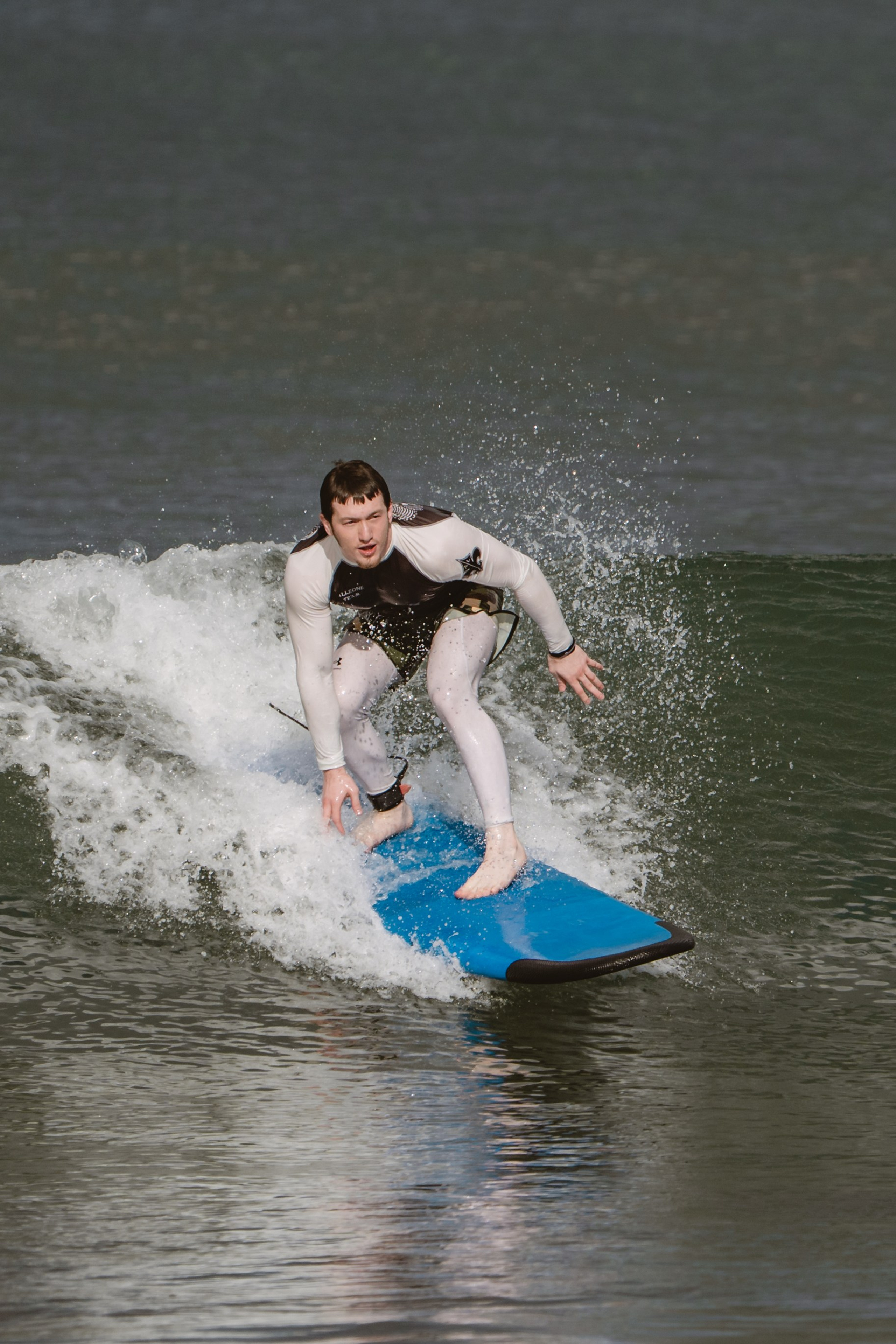 Mixed martial artists having fun surfing at the ocean in between training sessions. Коммьюнити фотограф, Москва, Сергей Зворыгин