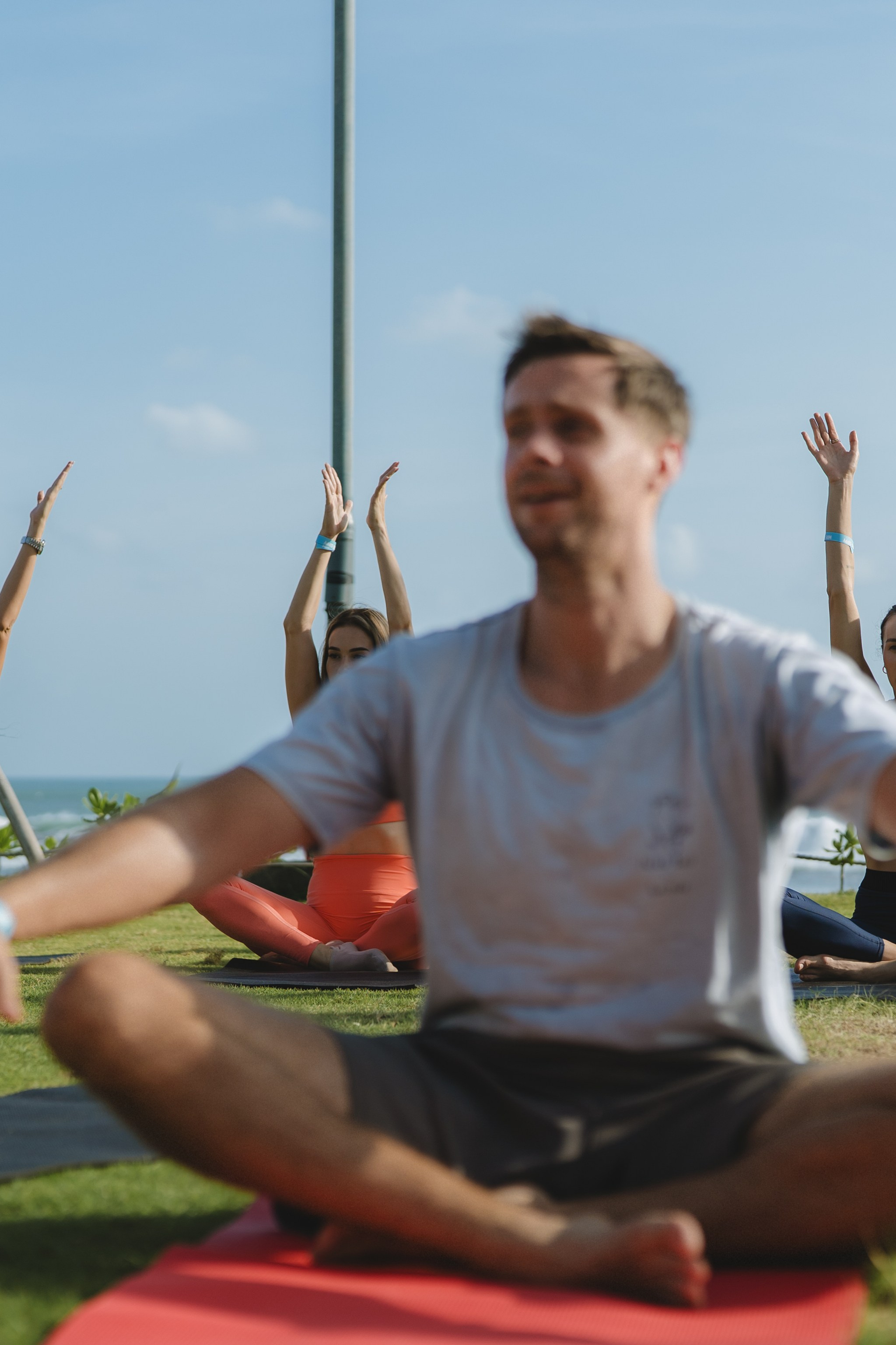 TEUS Group, Agents Yoga session by the Ocean. Коммьюнити фотограф, Москва, Сергей Зворыгин