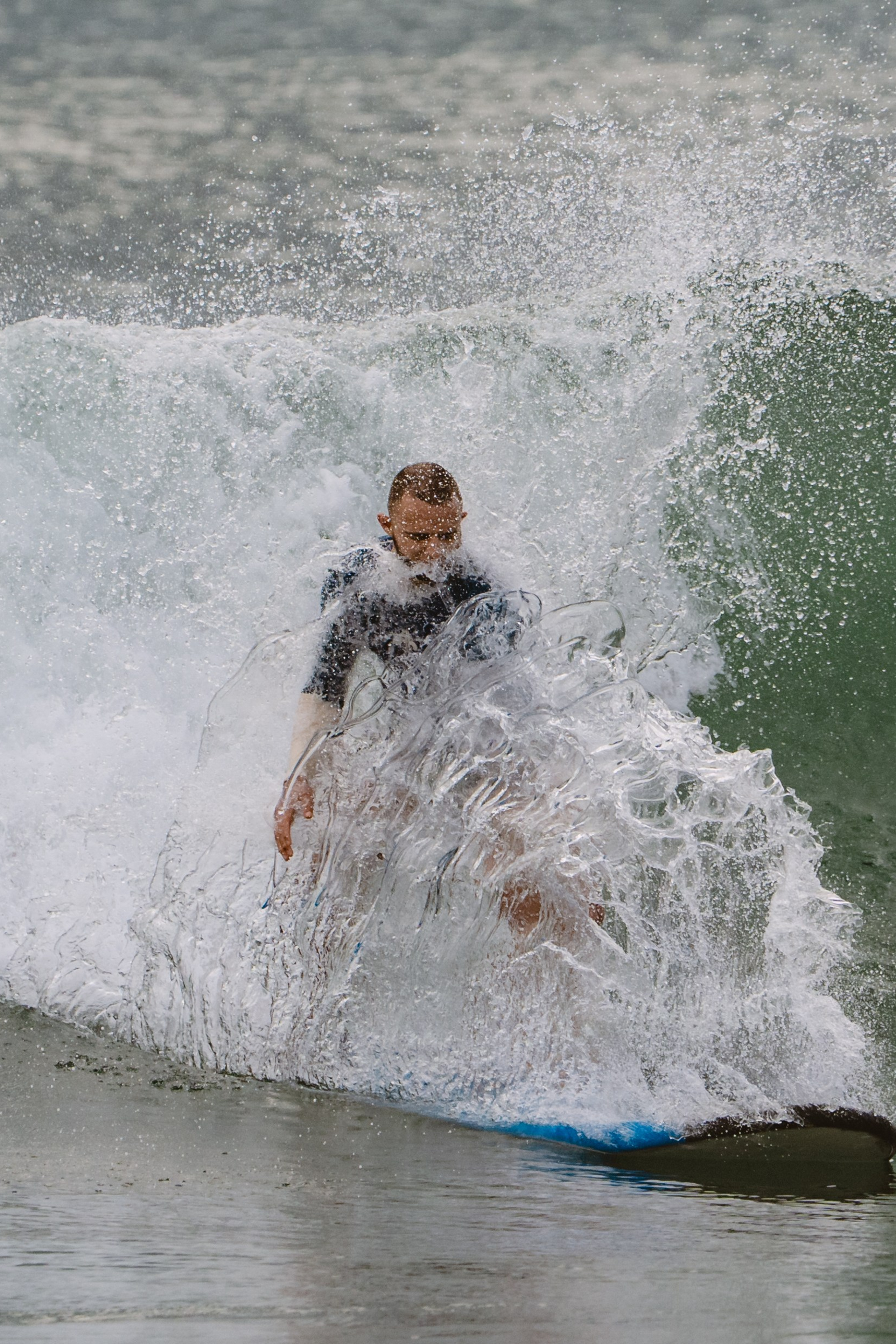 Mixed martial artists having fun surfing at the ocean in between training sessions. Коммьюнити фотограф, Москва, Сергей Зворыгин